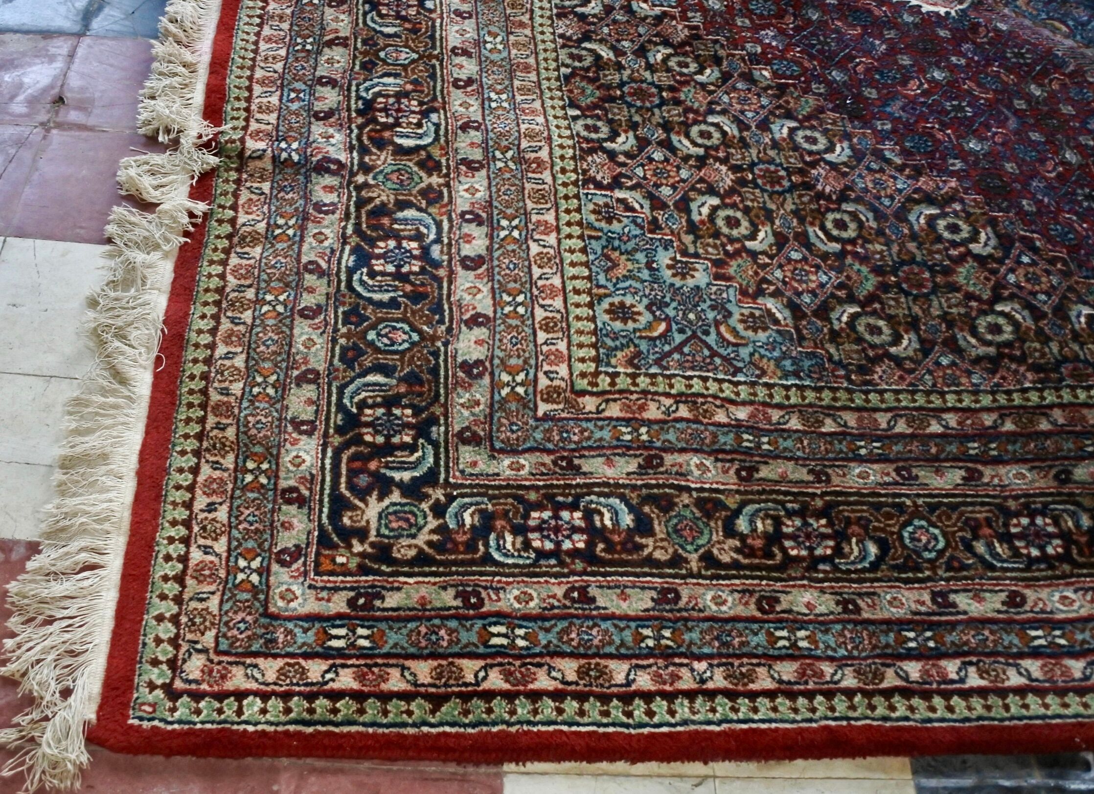 Hand-woven vintage indian rug 346x252cm