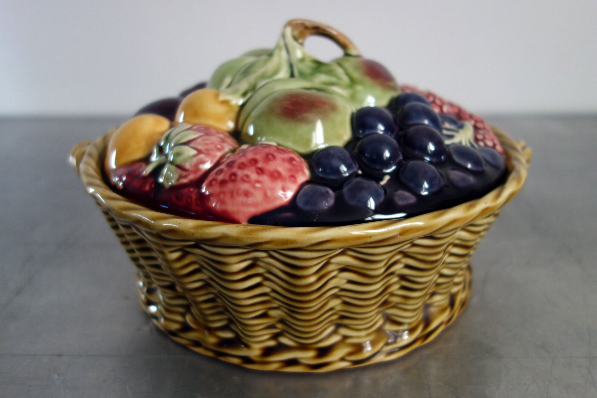 Old basket with lid fruits slurry Sarreguemines 40s