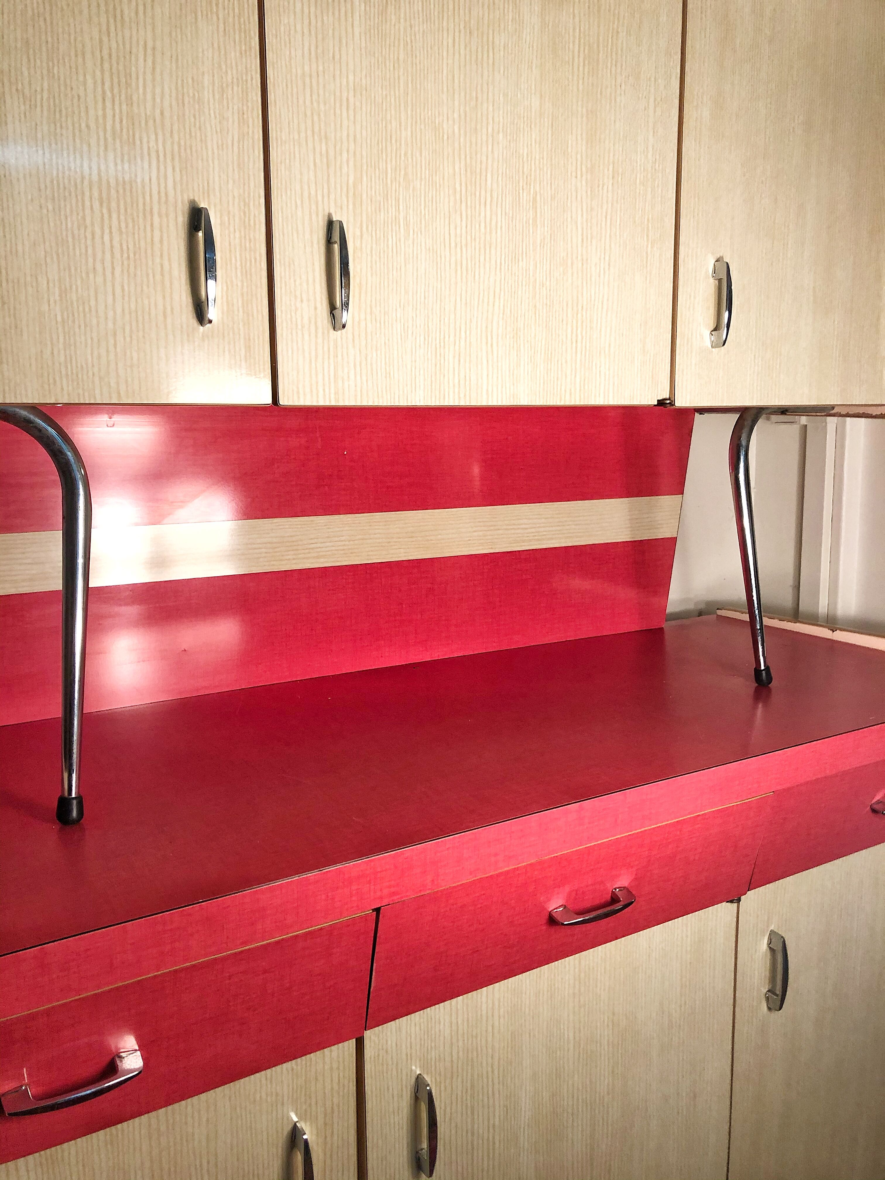 Kitchen furniture in formica