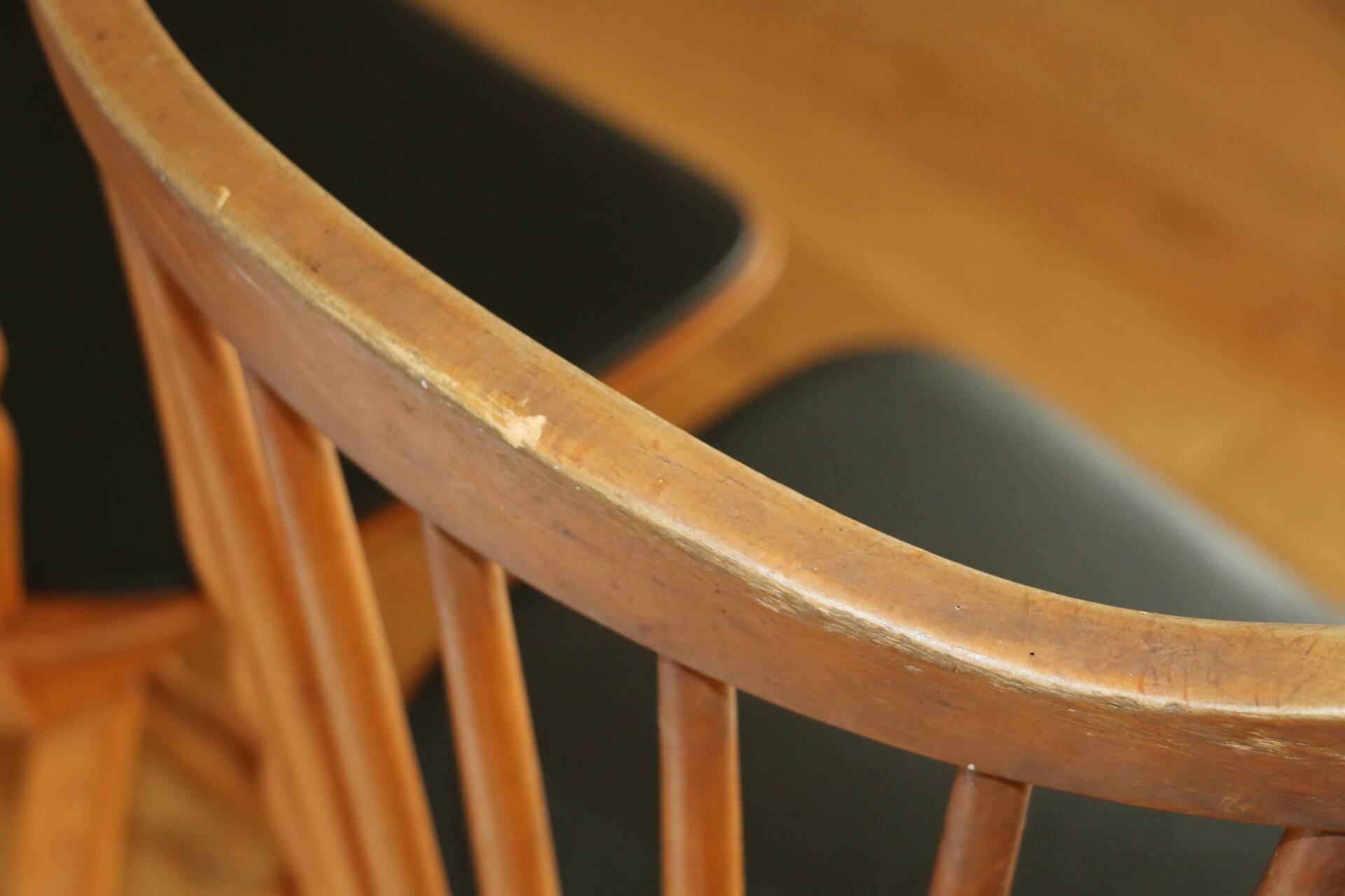4 BAUMANN Tacoma chairs in black imitation leather and light beech