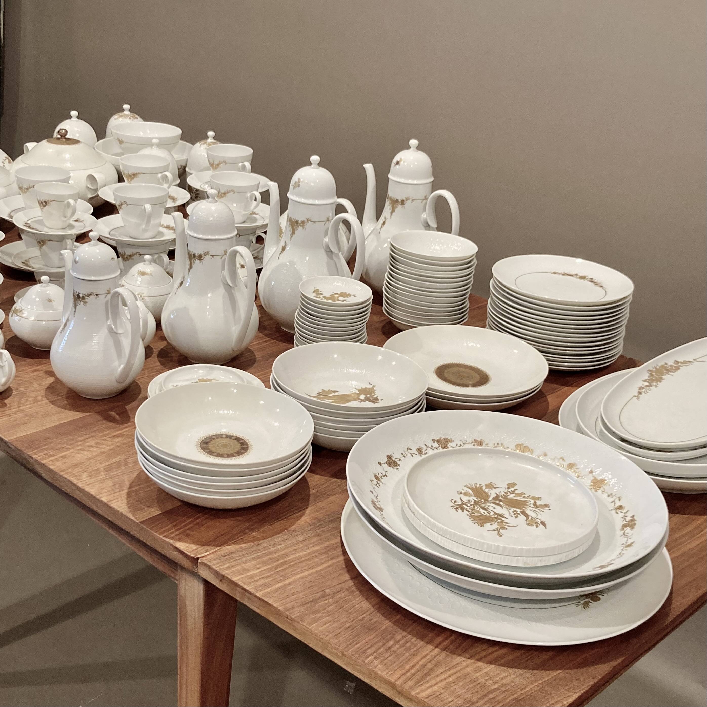 145-piece porcelain service, "bjorn winnblad" design, 1950.