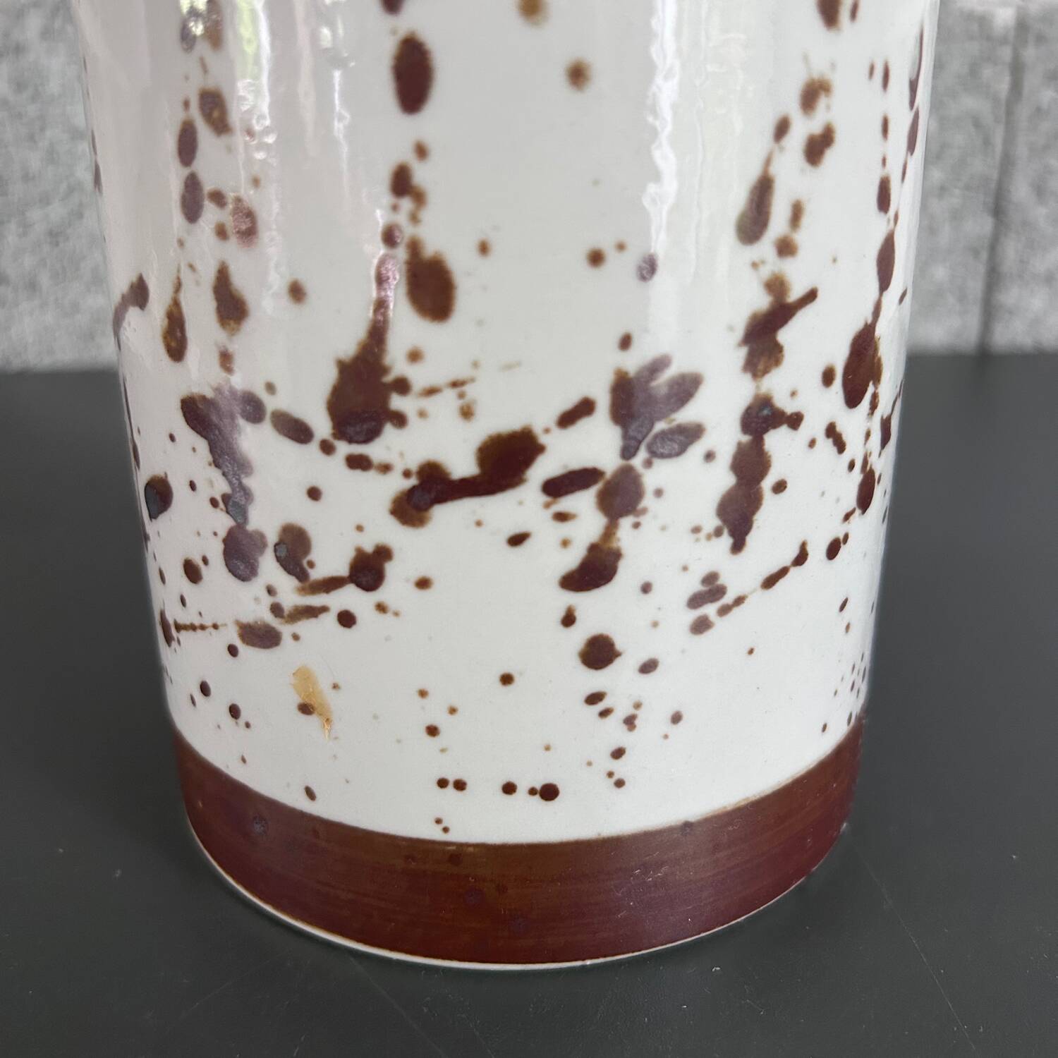 Pollock-style condiment pot