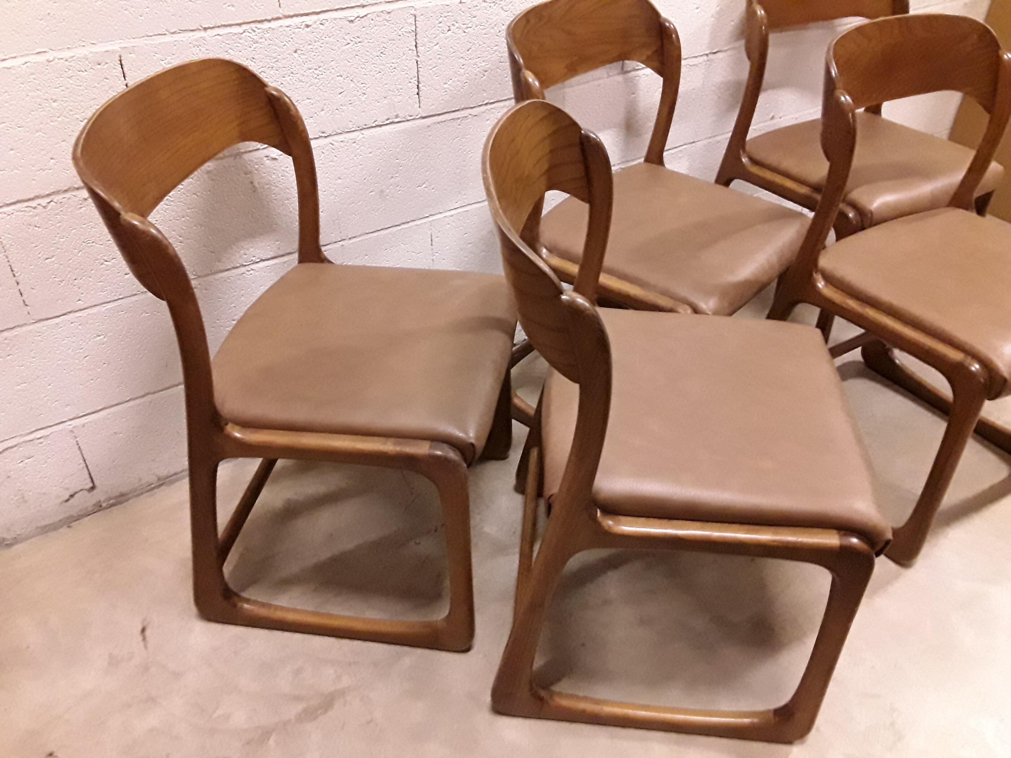 Following 5 chairs "sled" Baumann