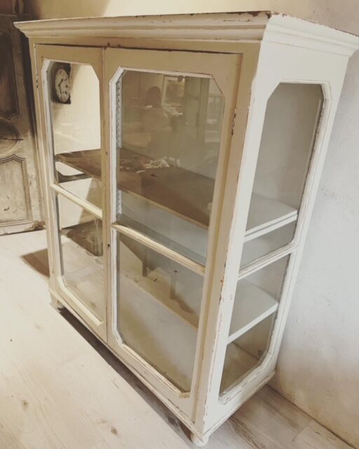 Old showcase on foot in white patina wood 1960