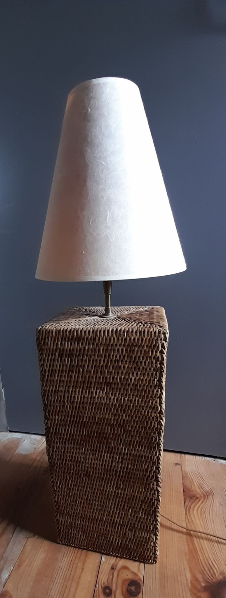 Pied de lampe rotin tressé, carré, vintage 1970