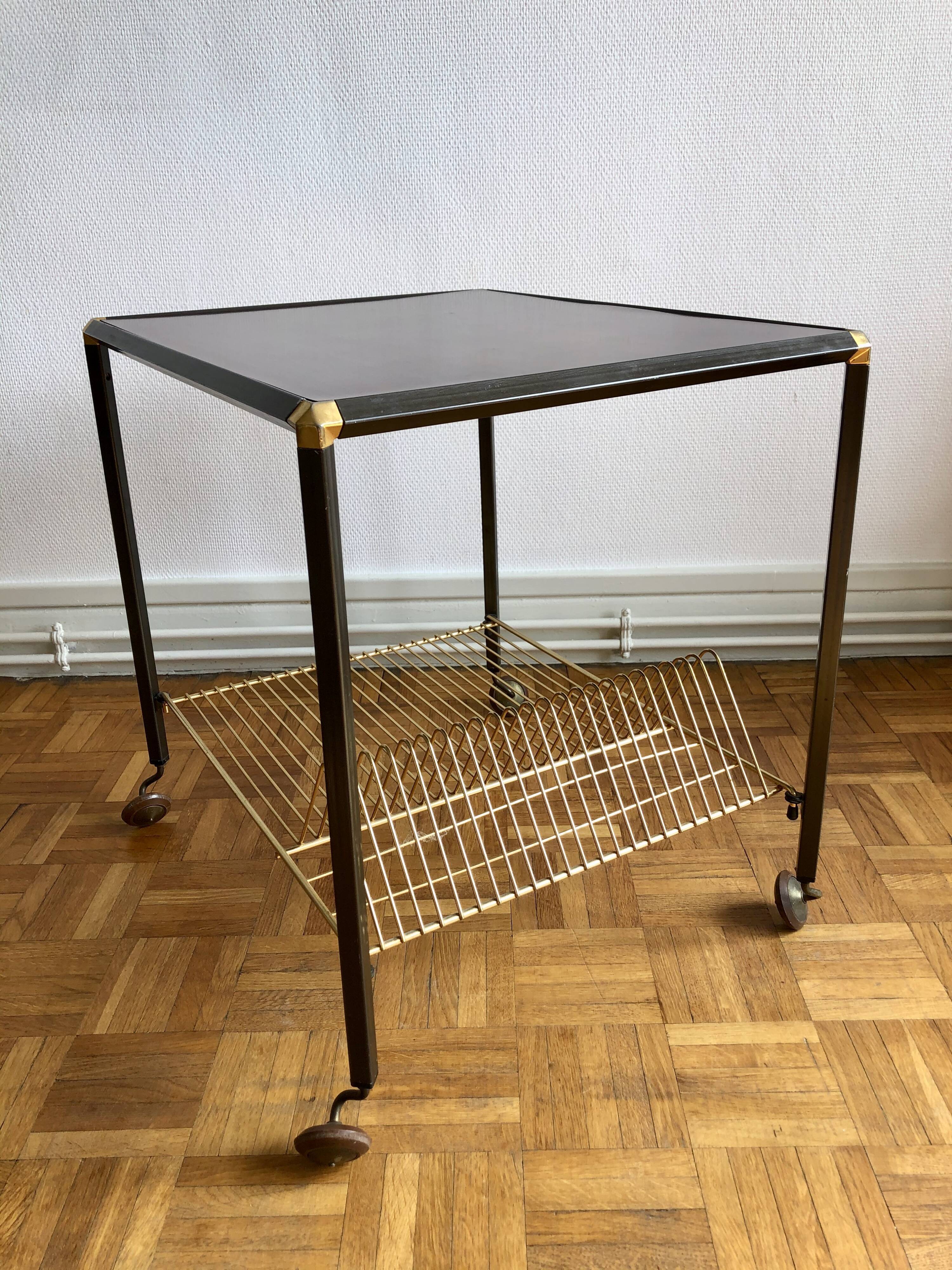 Desserte-vinyl holder