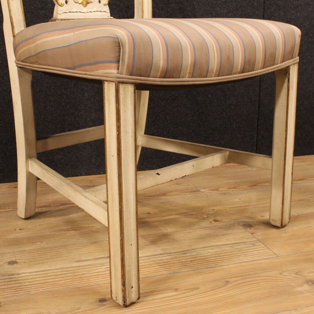Paire de chaises italiennes laquées et dorées
