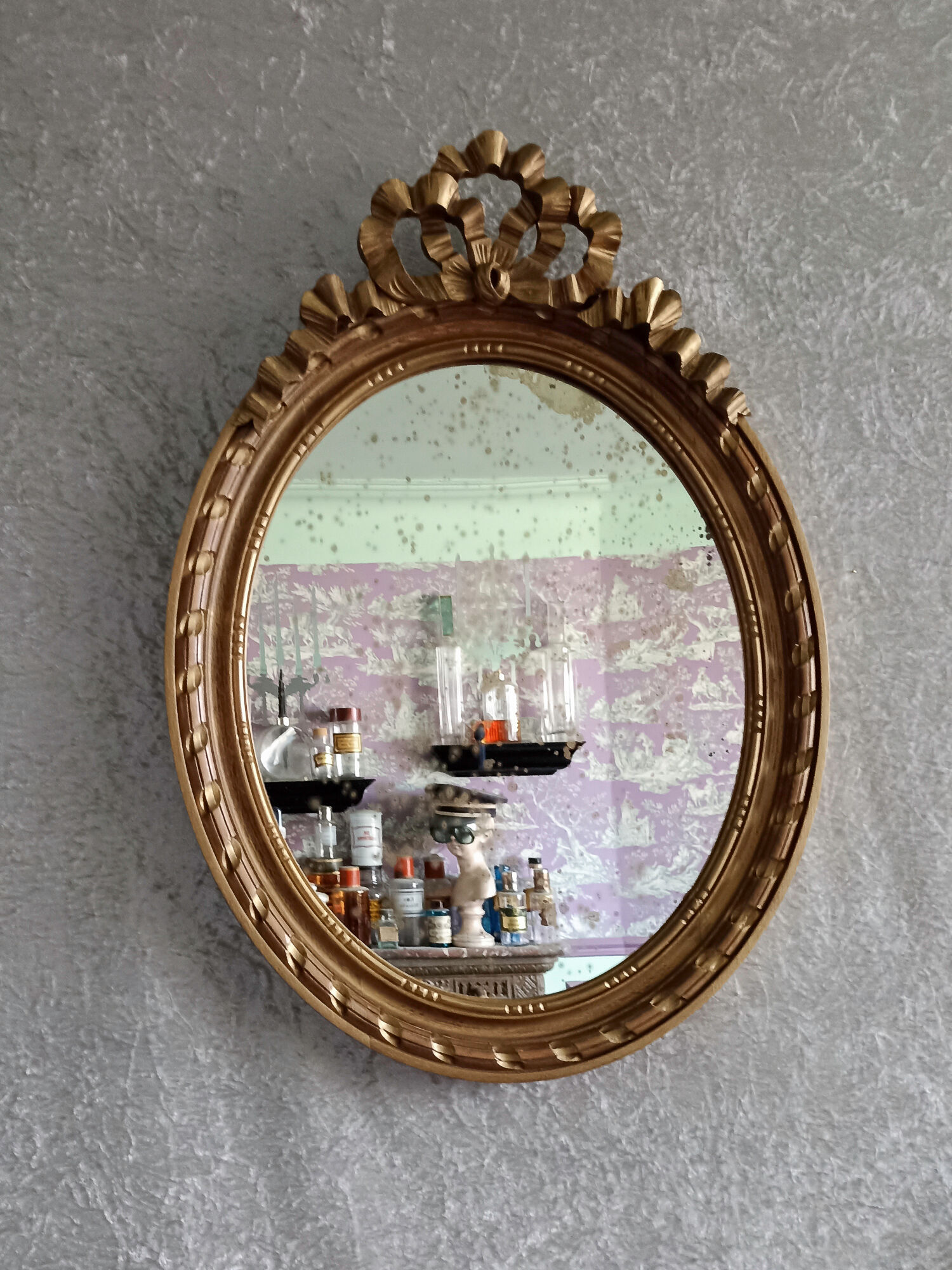 Oval mirror in carved and gilded wood in Louis XVI style