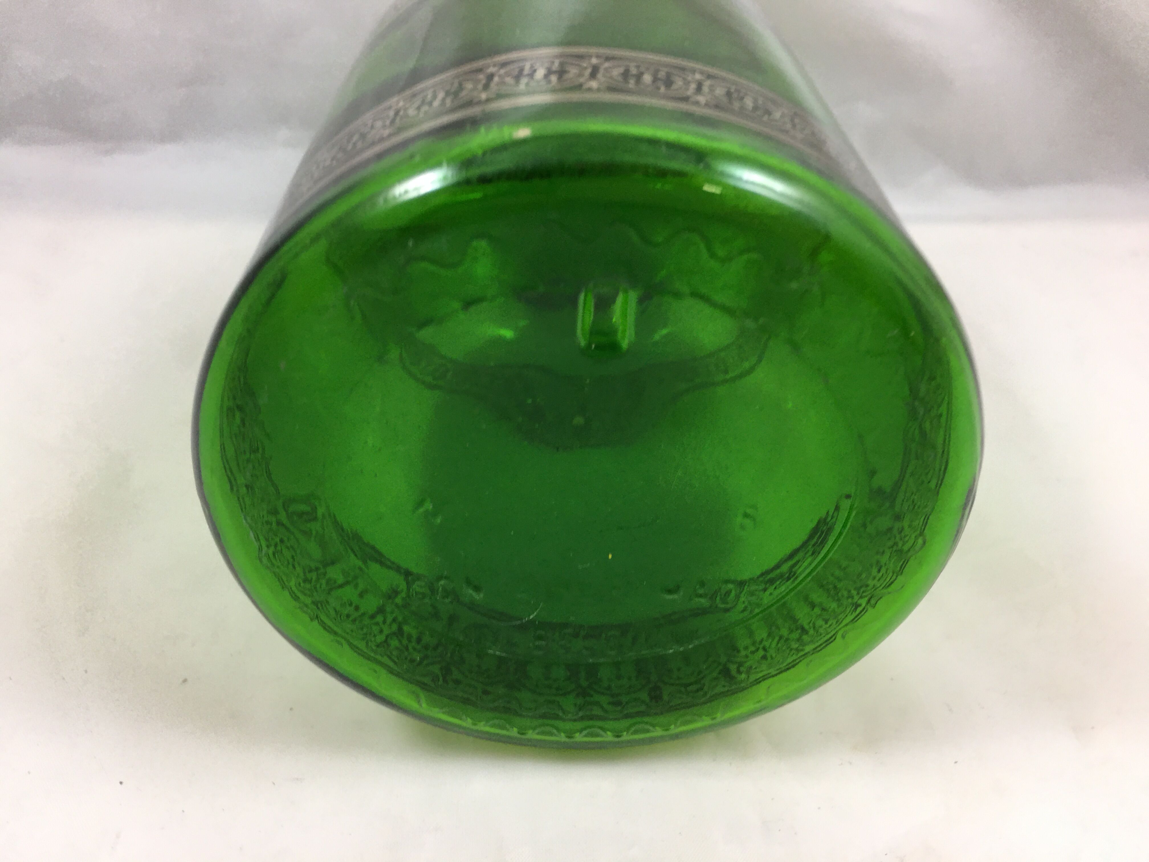 Pot apothecary pharmacy green and golden