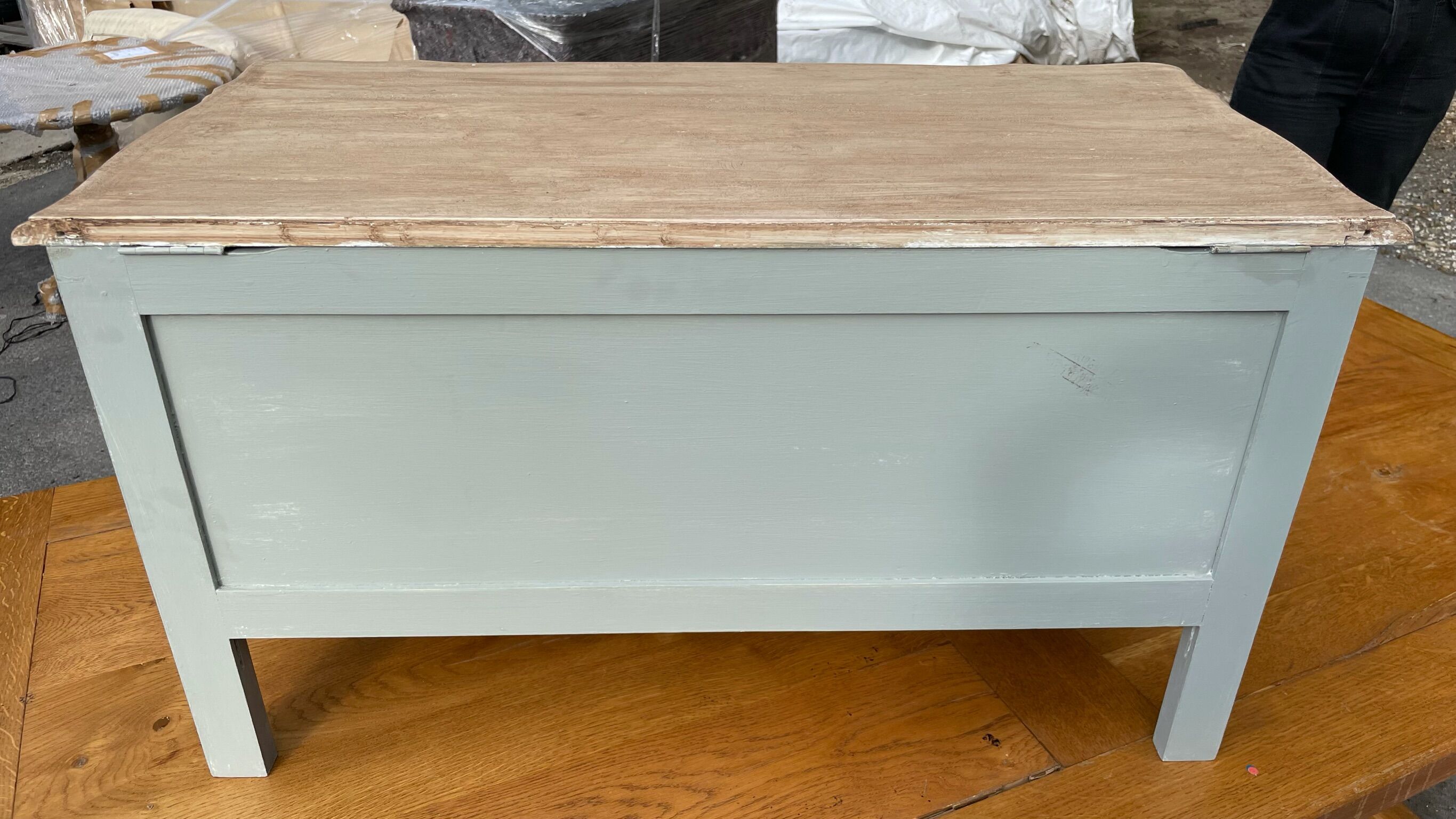 Children's toy chest