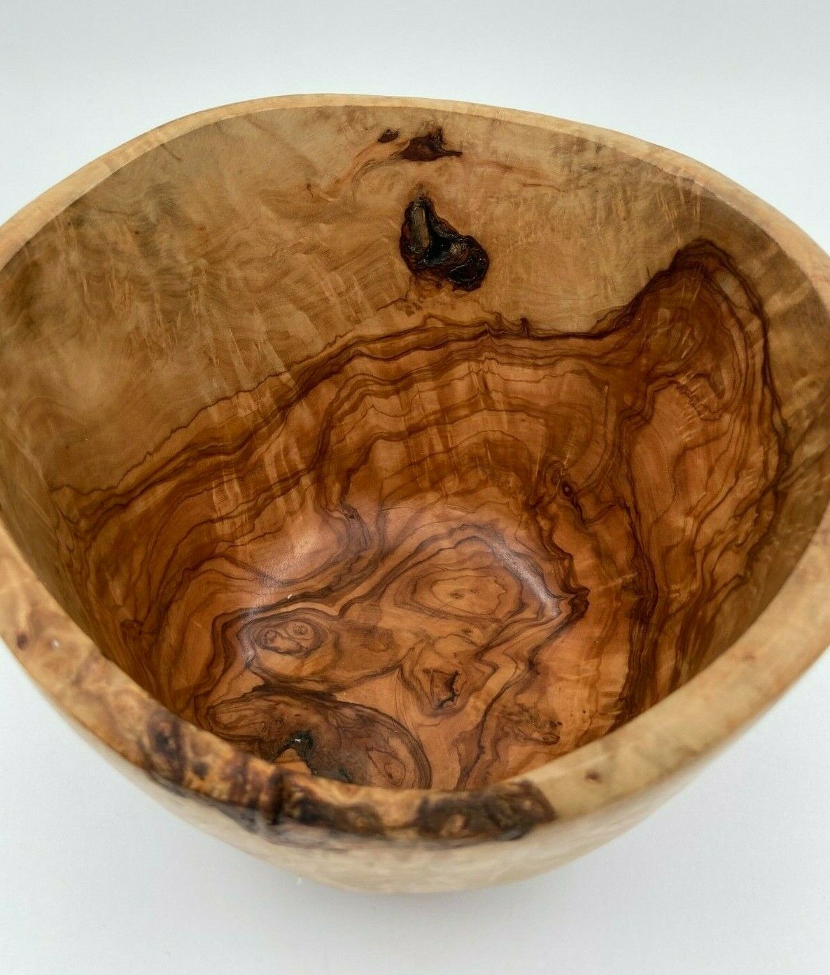 Free-form wooden 1960 trend design cut for fruit