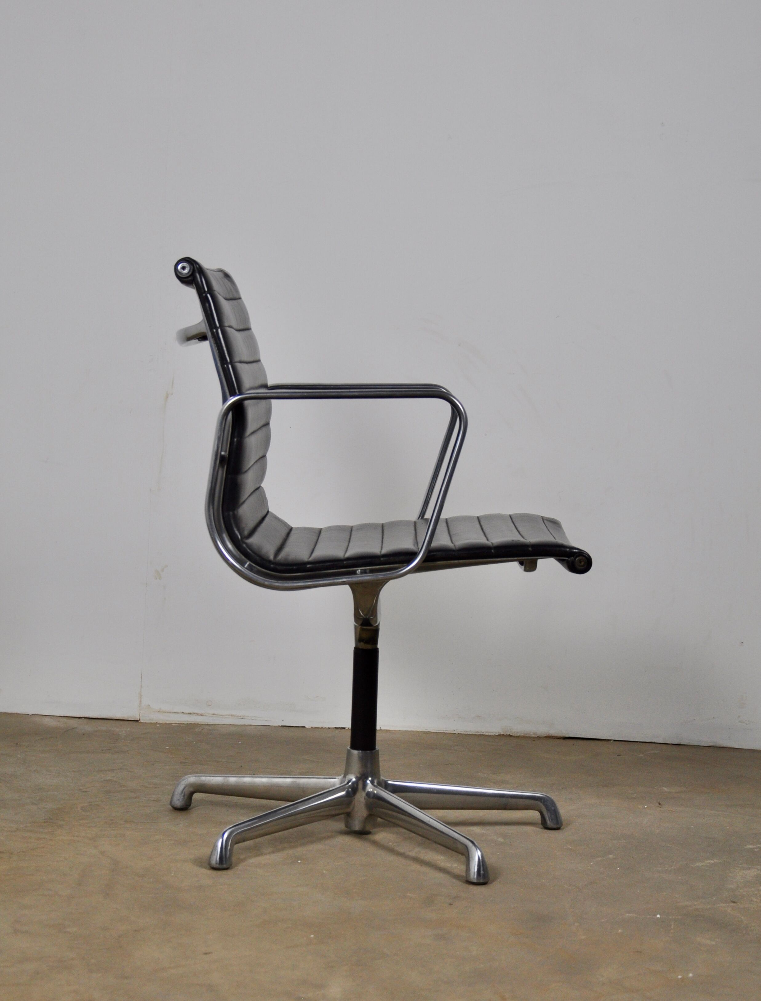 Office armchair by Charles & Ray Eames for ICF, 1960