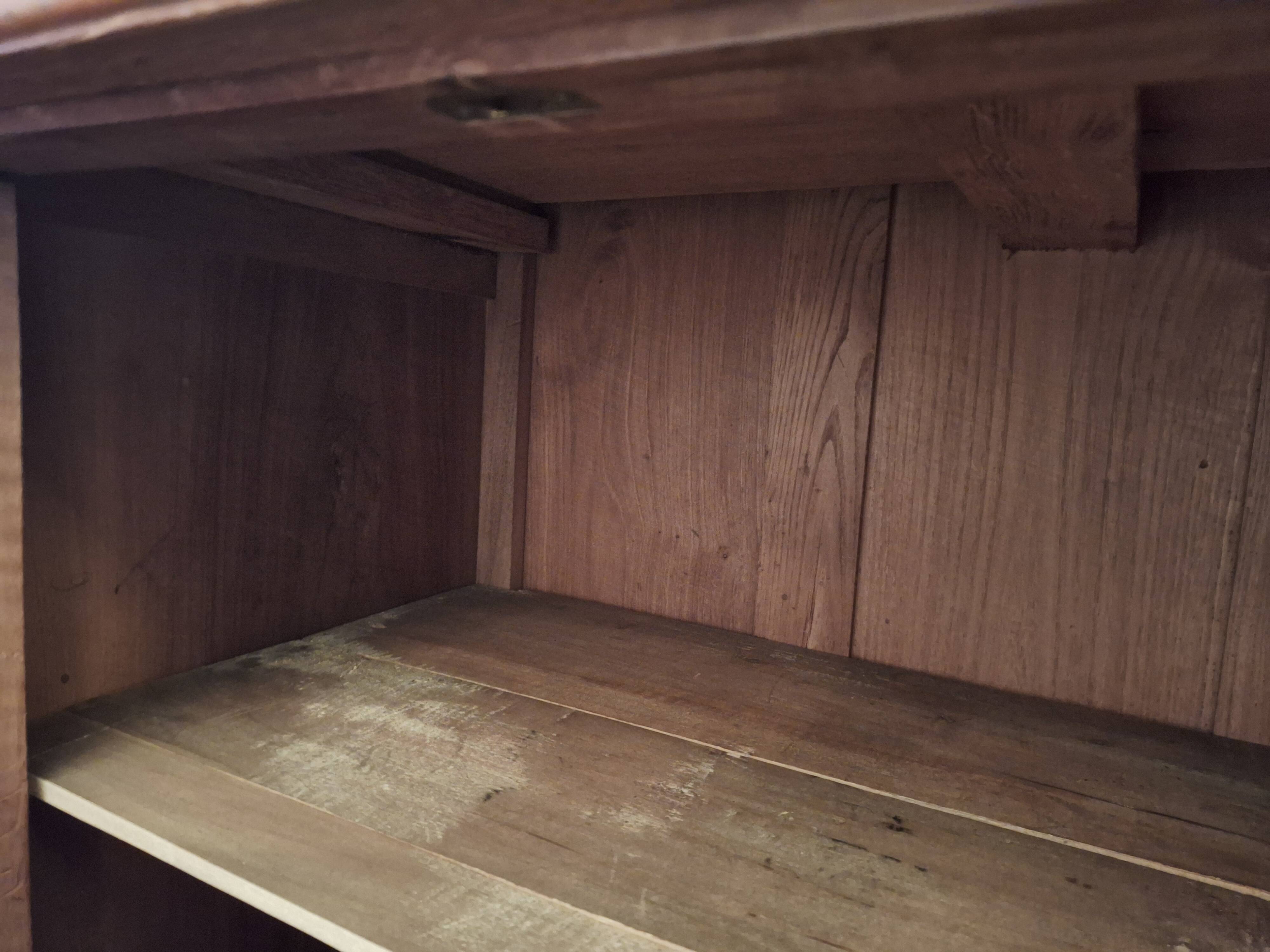 Ancien meuble de salle de bain avec marbre