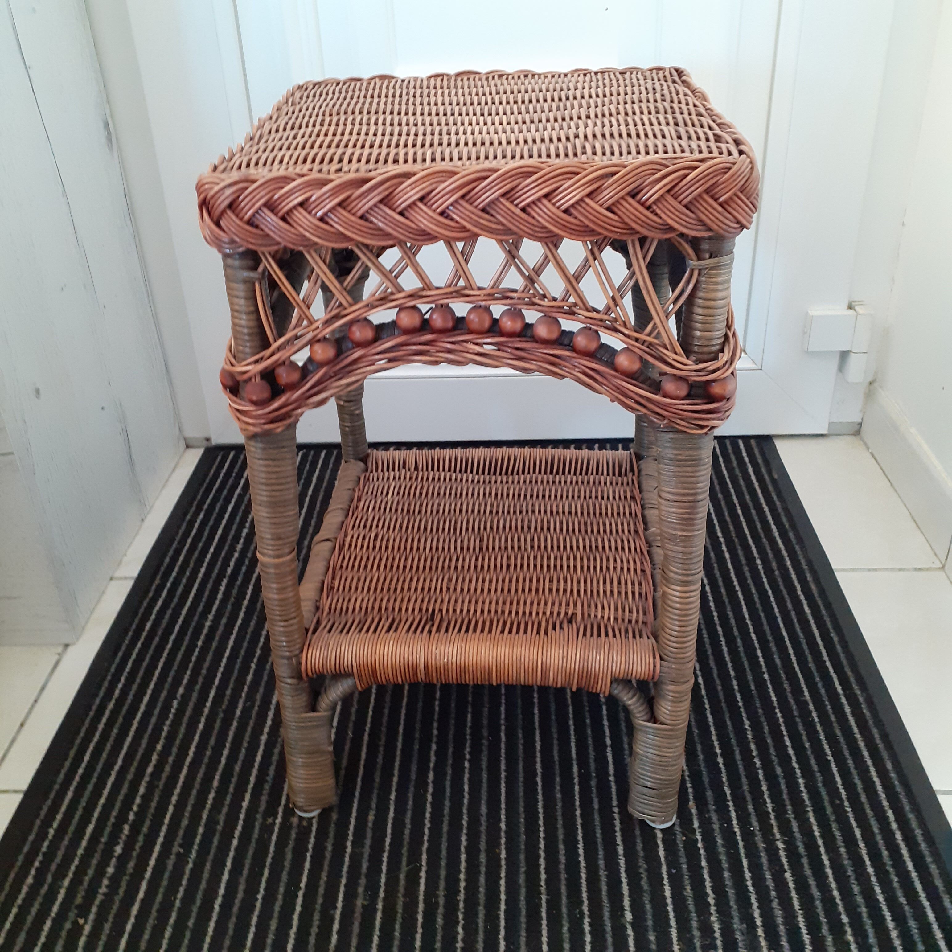 Rattan pedestal