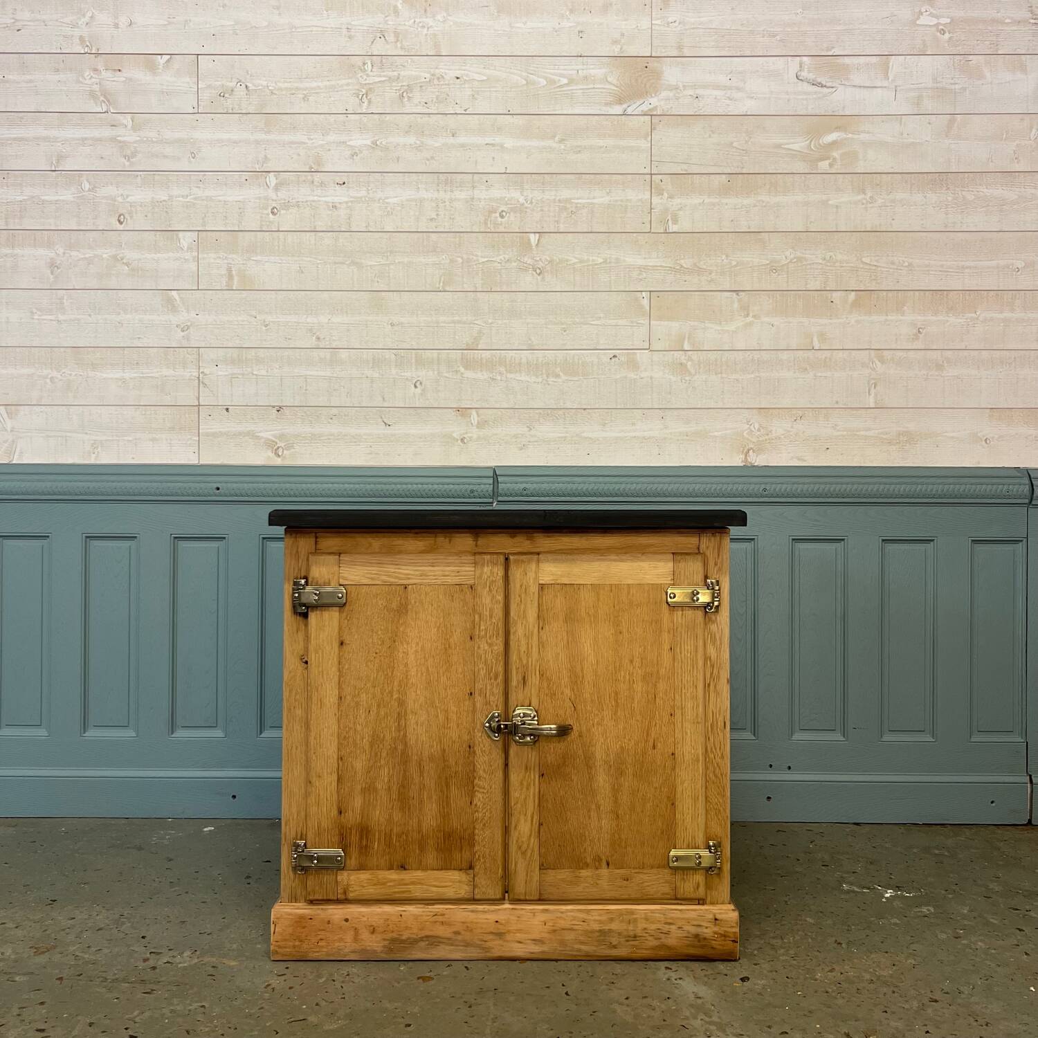 Parisian bistro buffet