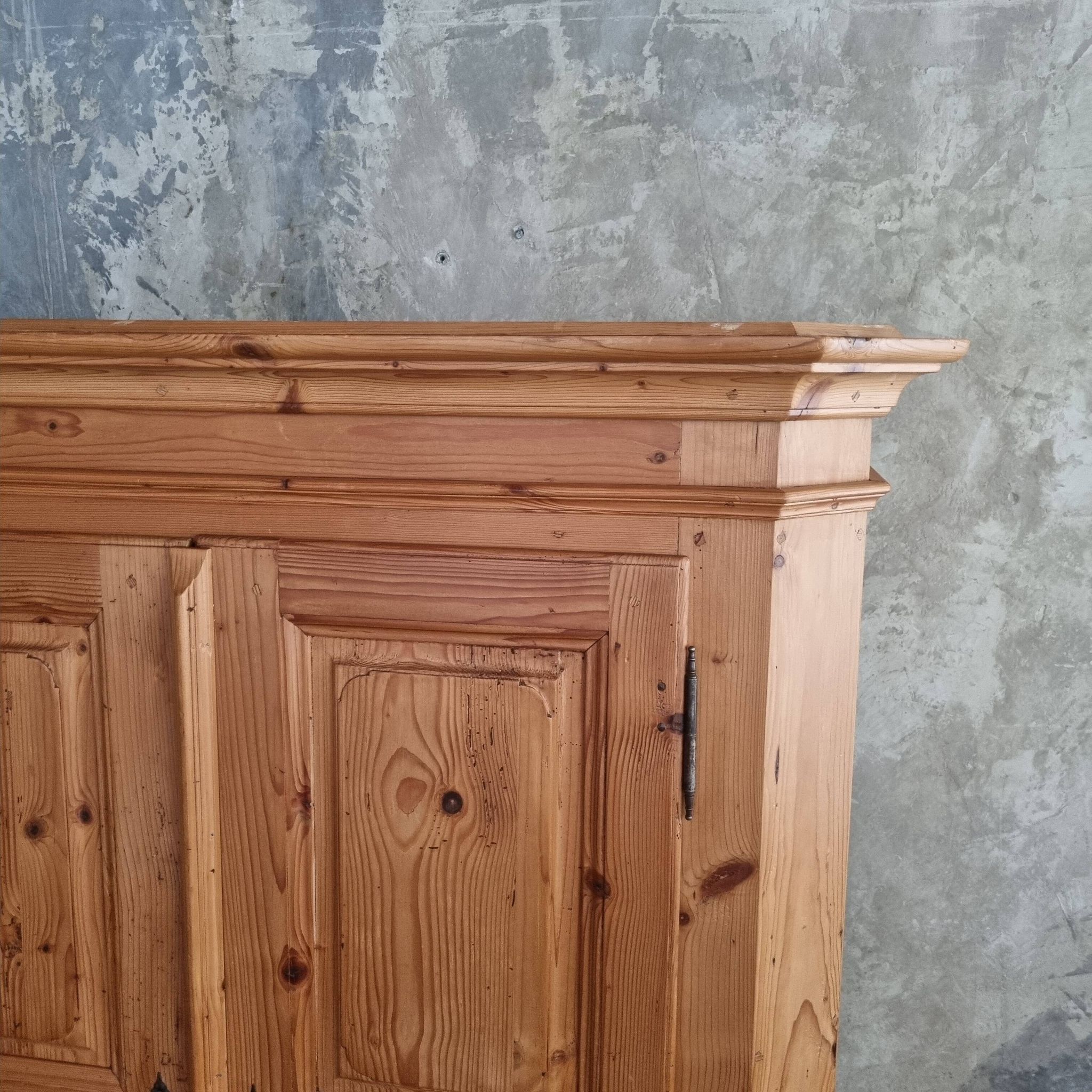Armoire en pin 