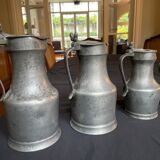 Série de 6 pichets anciens en étain