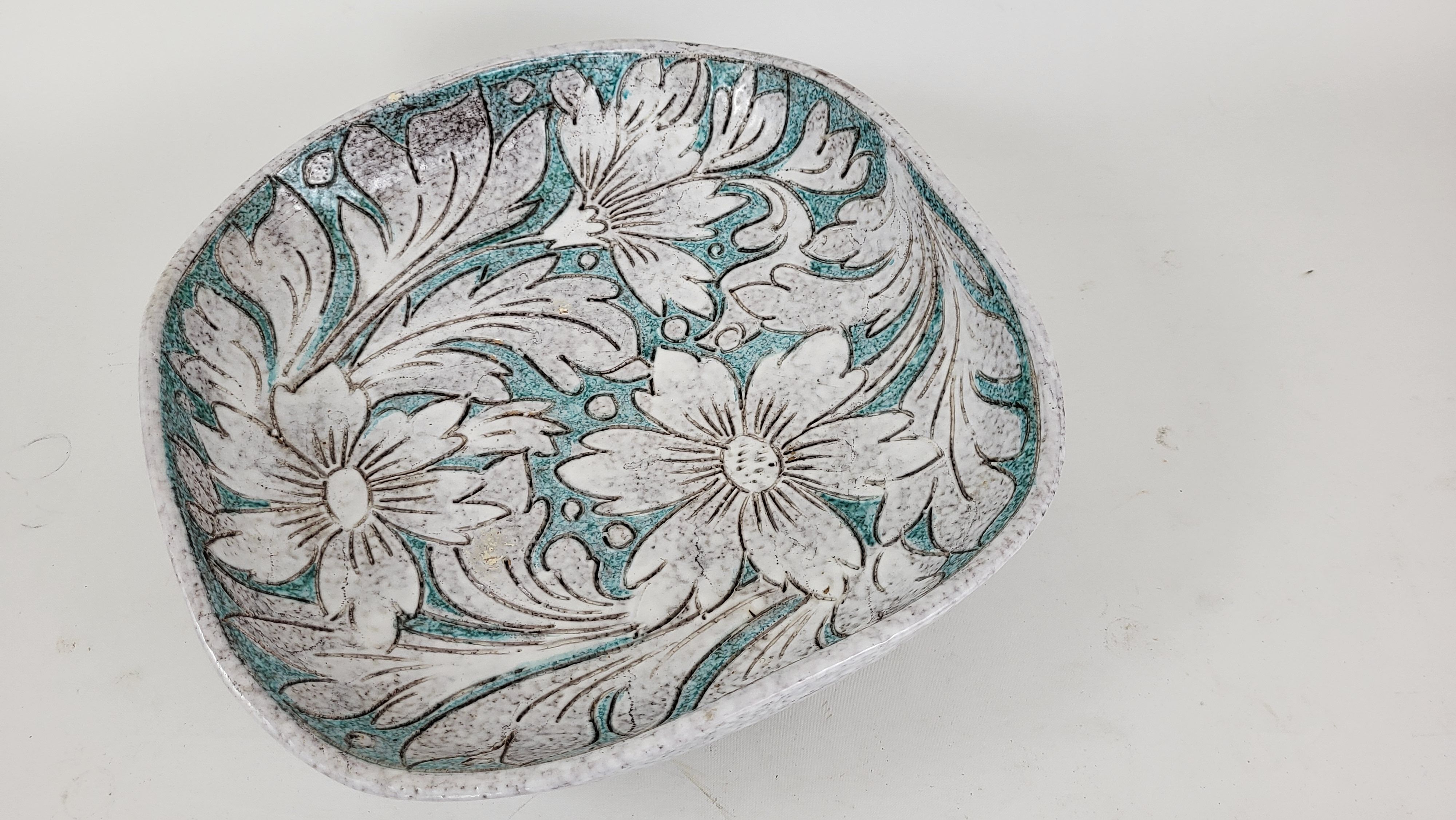 Speckled dish Style Vallauris