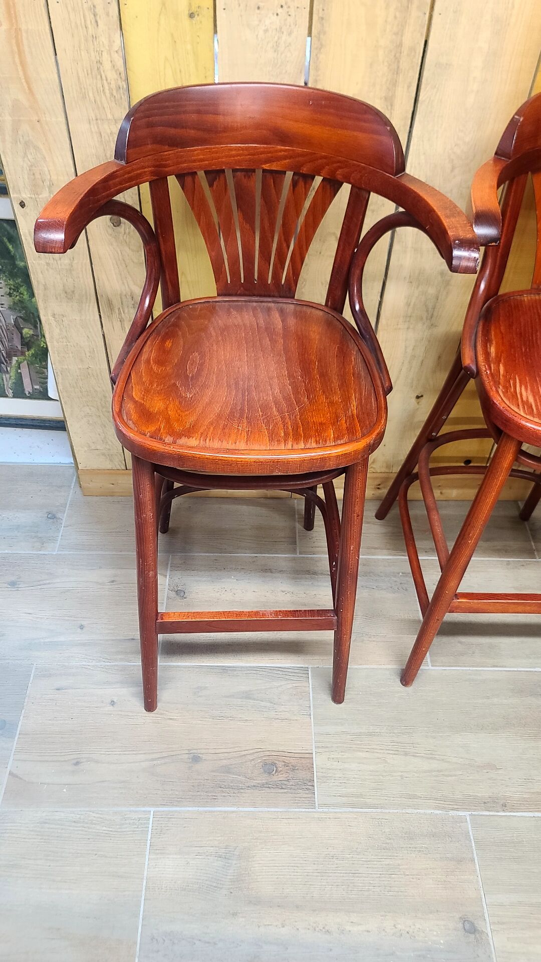Bar stool
