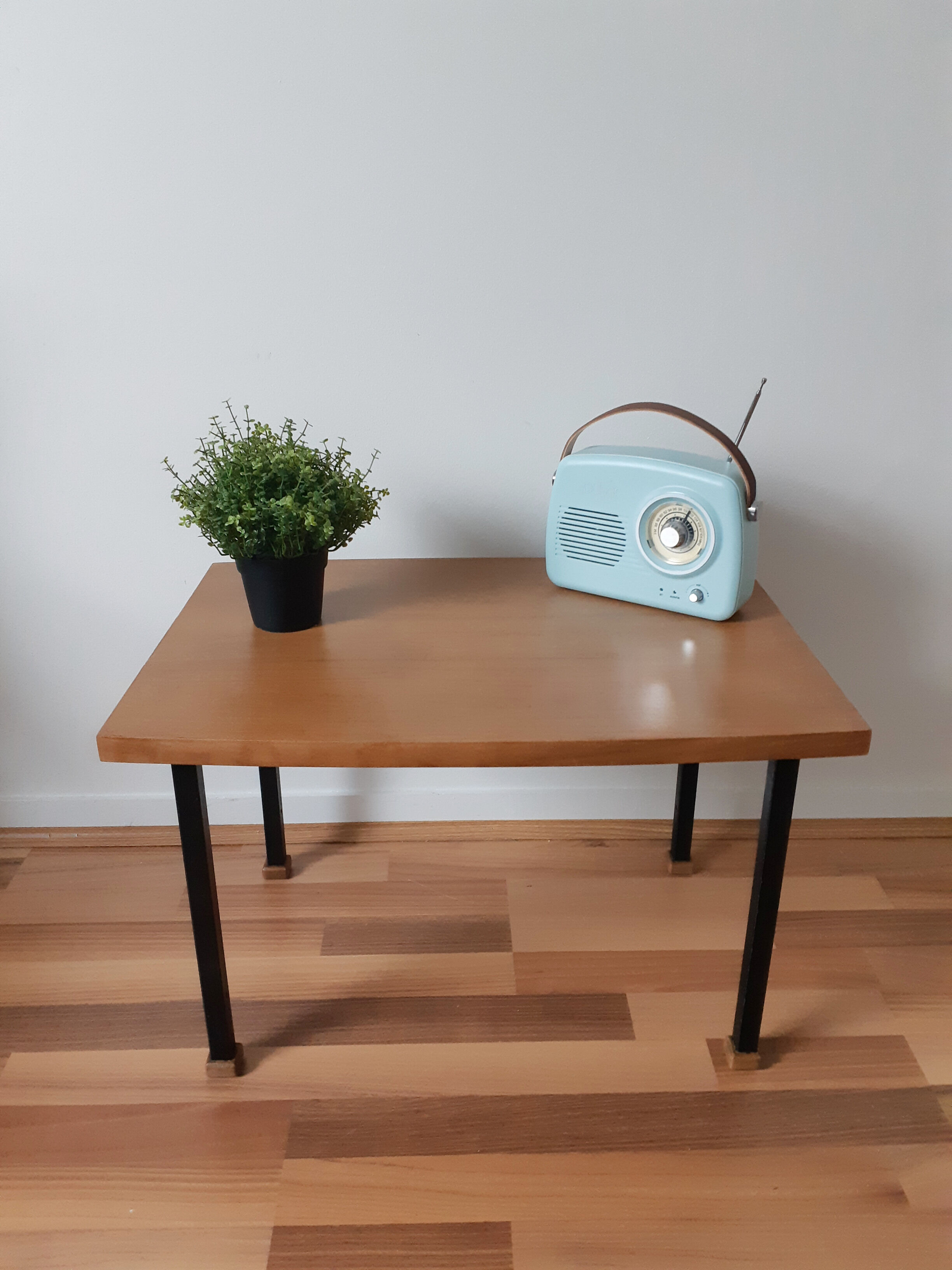 Solid wood coffee table, black metal square legs