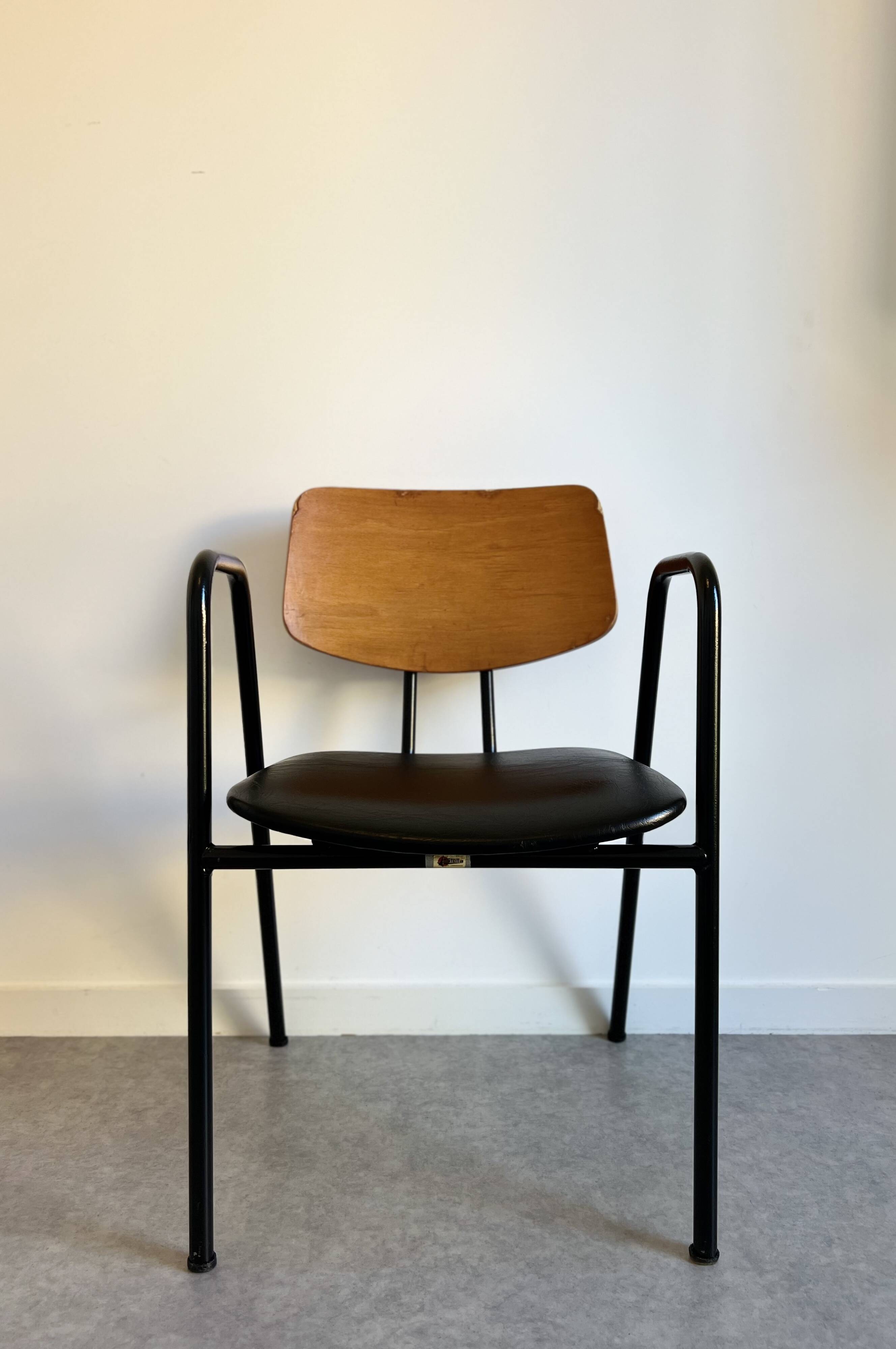 14 vintage Stella chairs