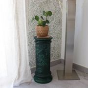 Pedestal column in green ceramic with flower and fruit decoration
