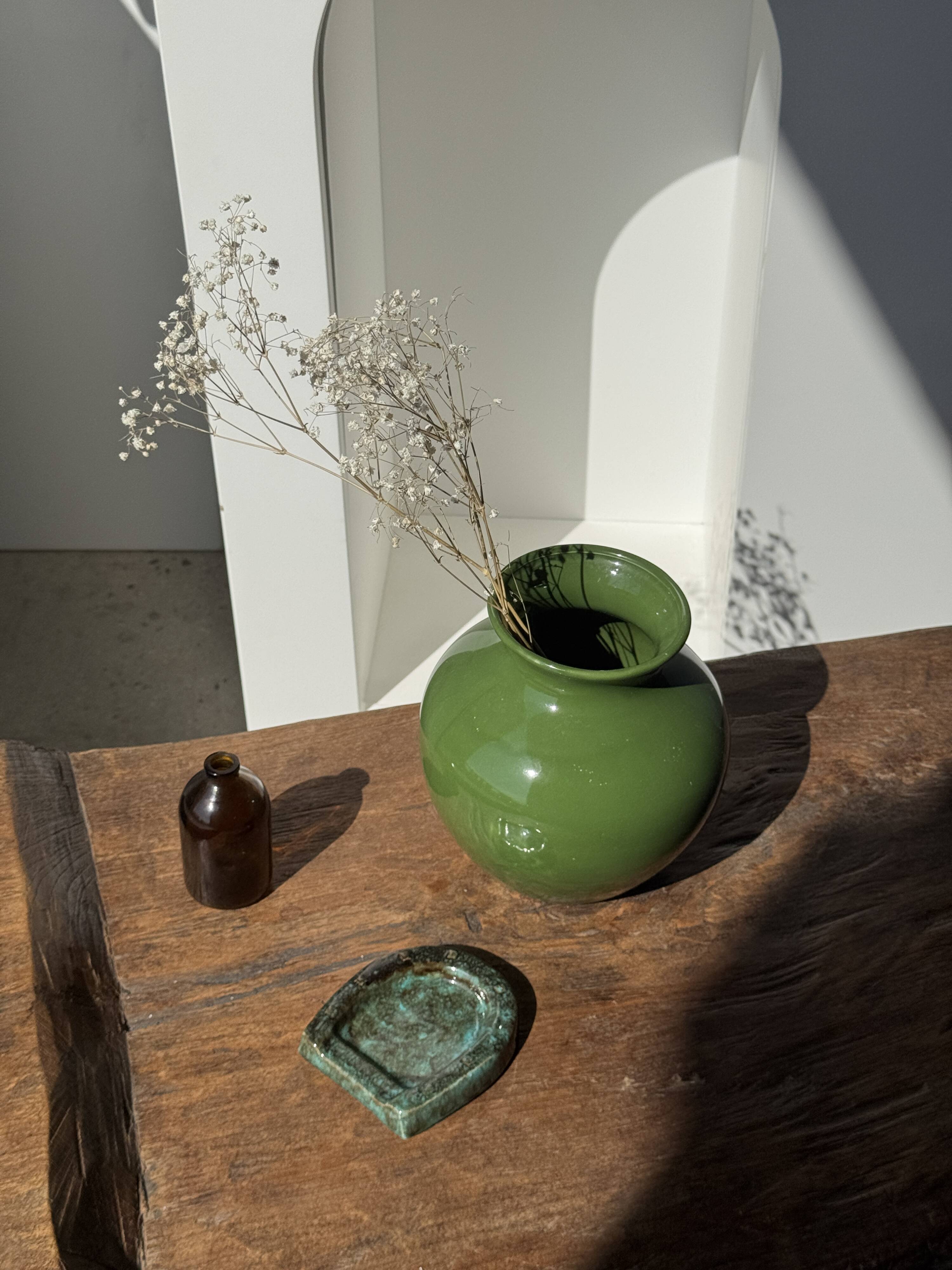 Cendrier en céramique vernissée turquoise et brune en forme de fer à cheval