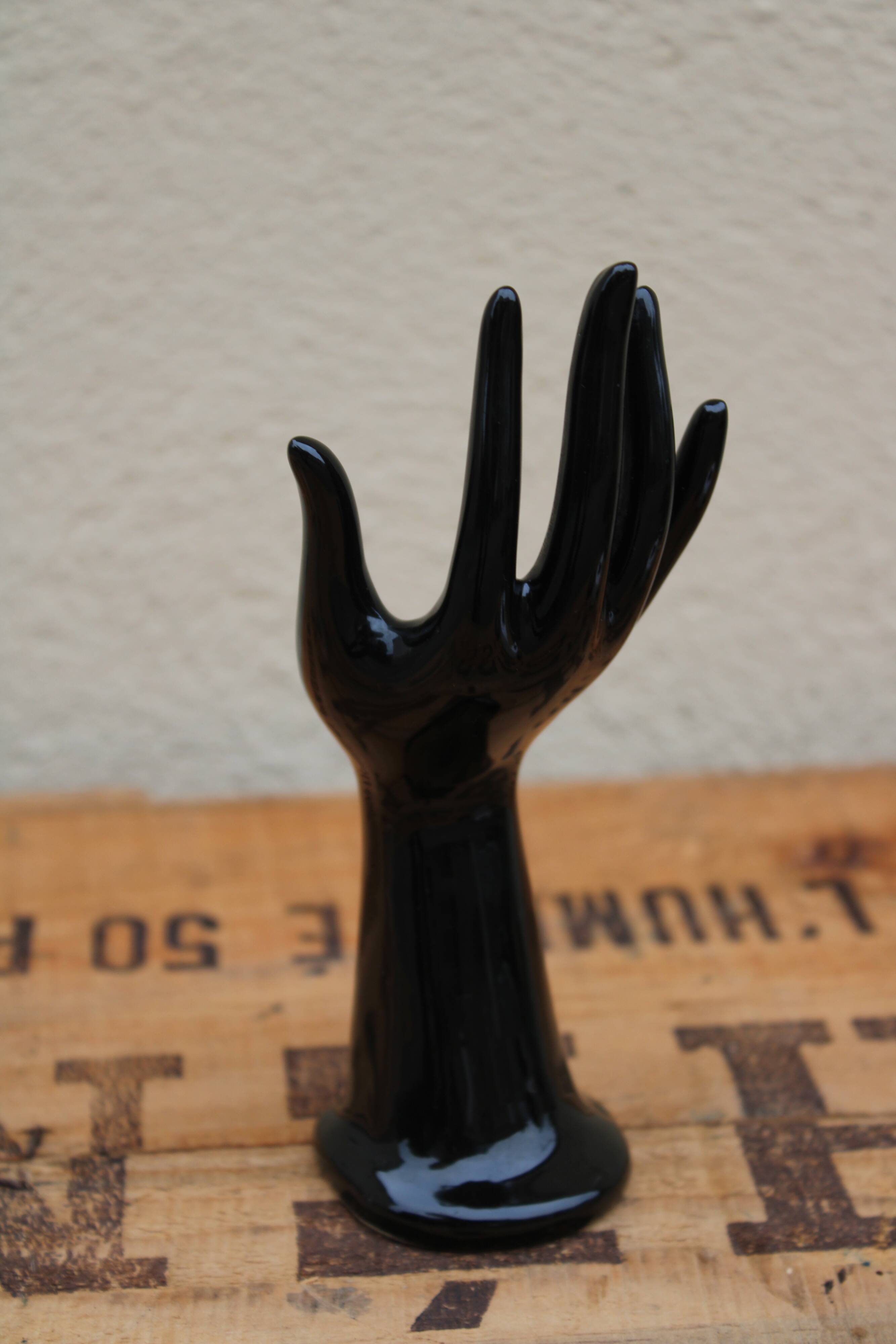 Black ceramic baguier hand