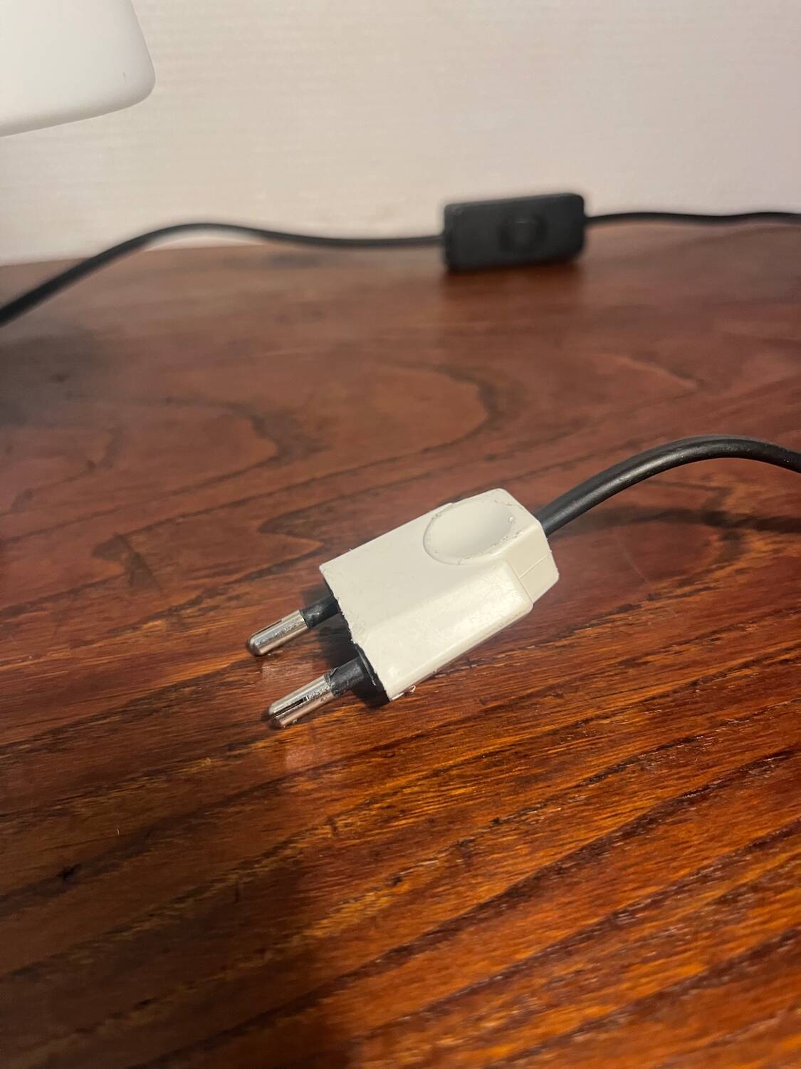 White opaline Flora Habitat lamp