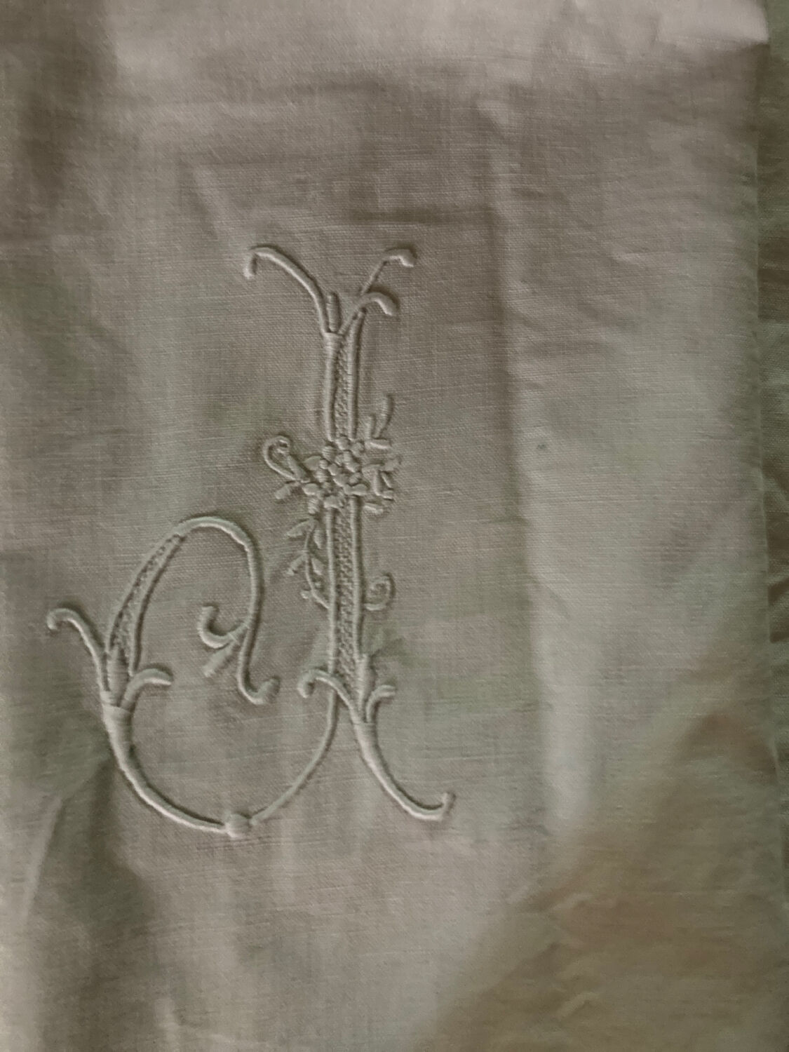 Linen sheet and white cotton