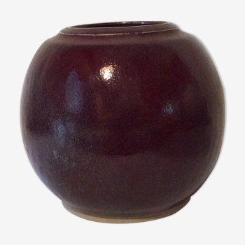 Bordeaux-coloured glazed stoneware pot