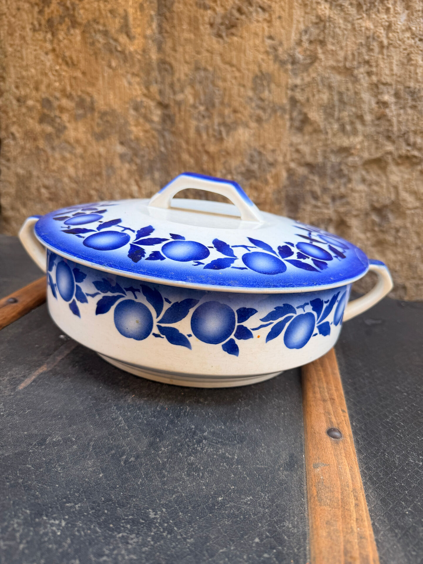 Vegetable dish / soup tureen St Amand