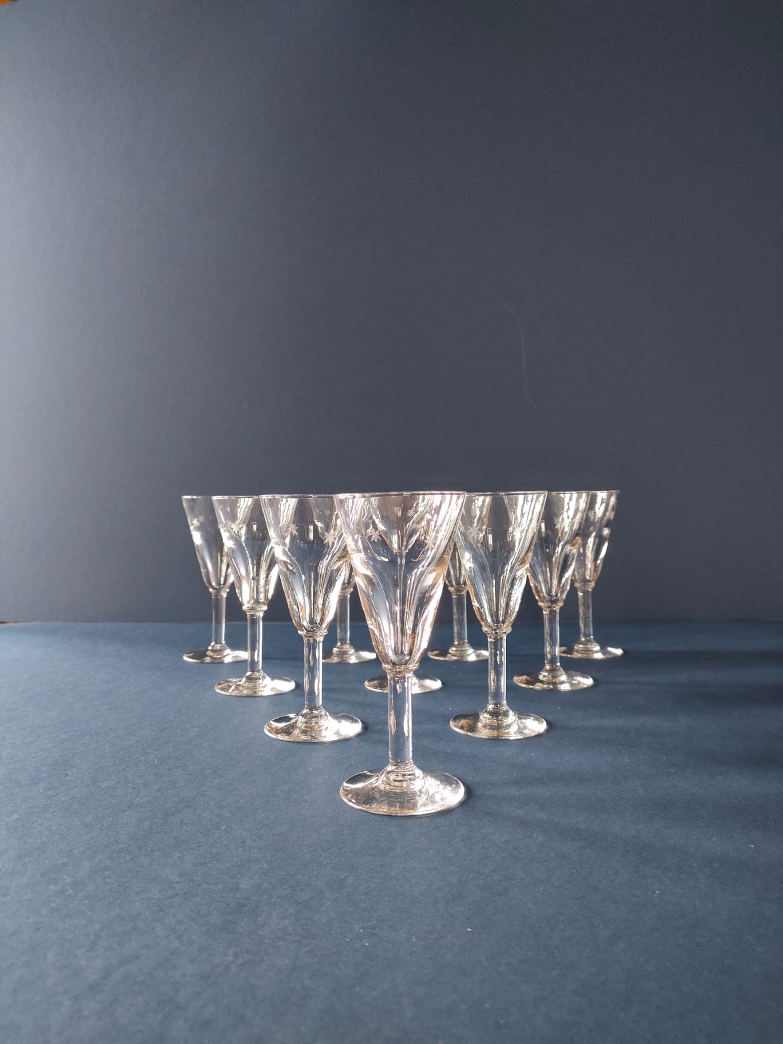 10 old glasses of white wine