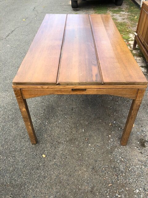 Scandinavian table with extensions