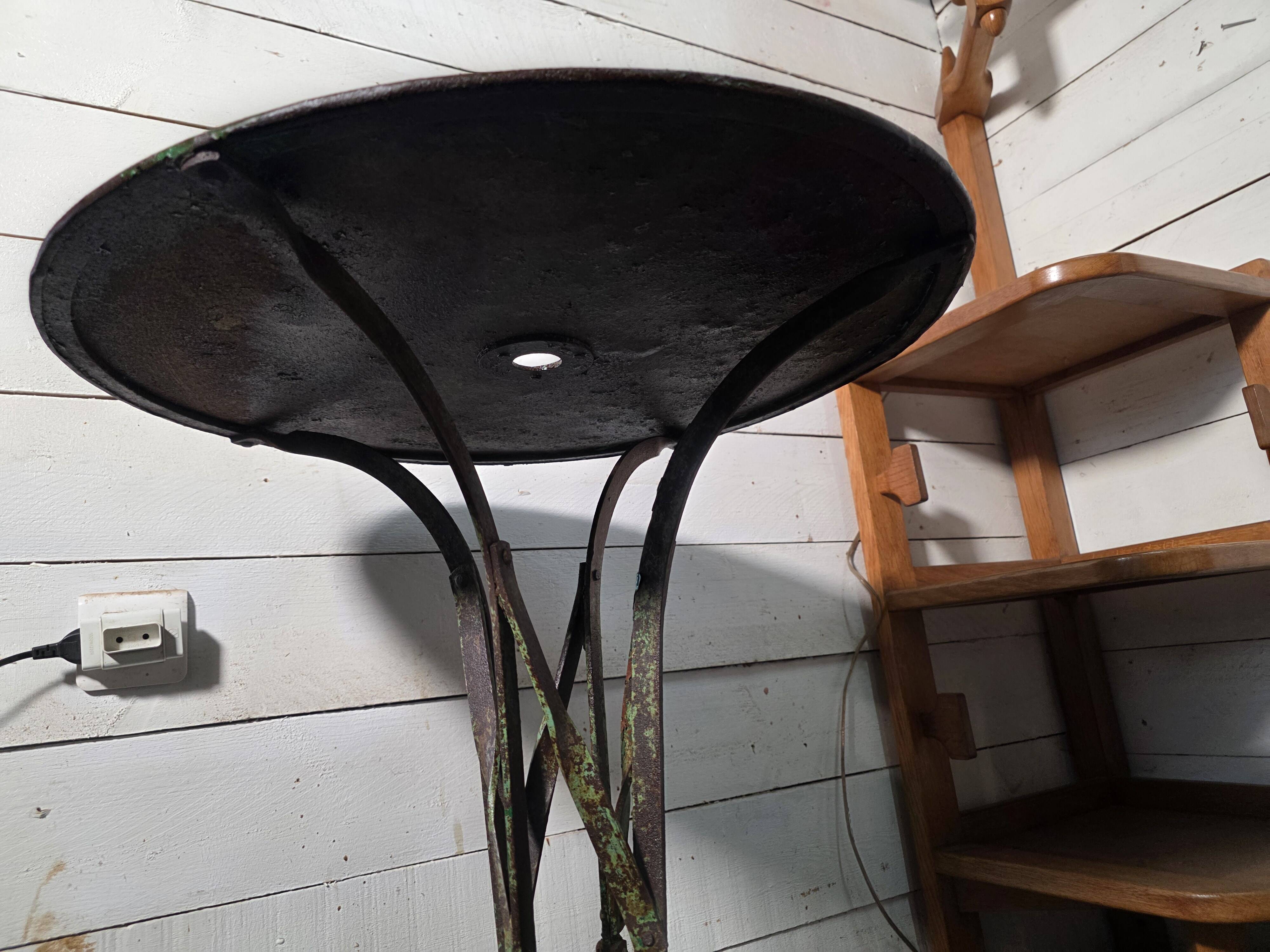 Table de jardin Eiffel en fer forgé riveté du XIXe