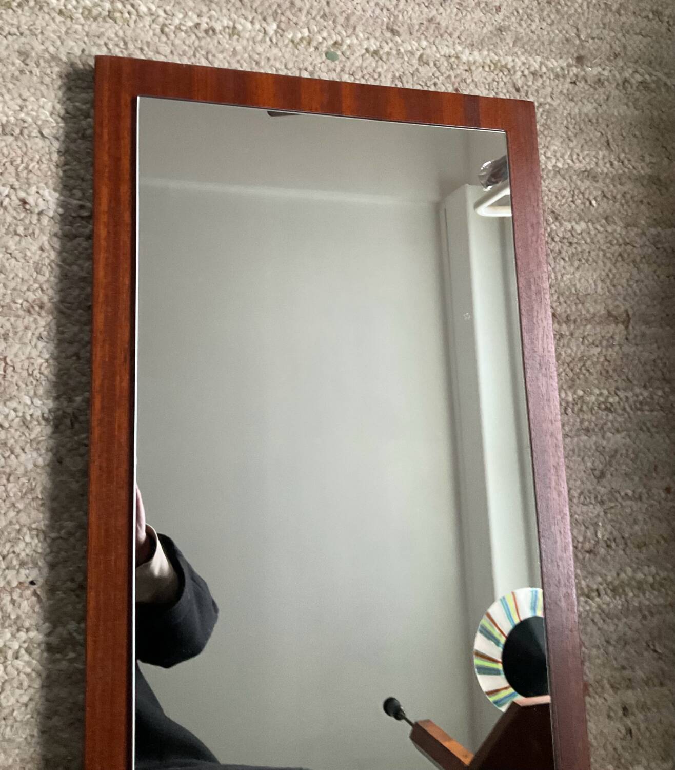 Scandinavian mirror in solid teak from the 60s-70s.