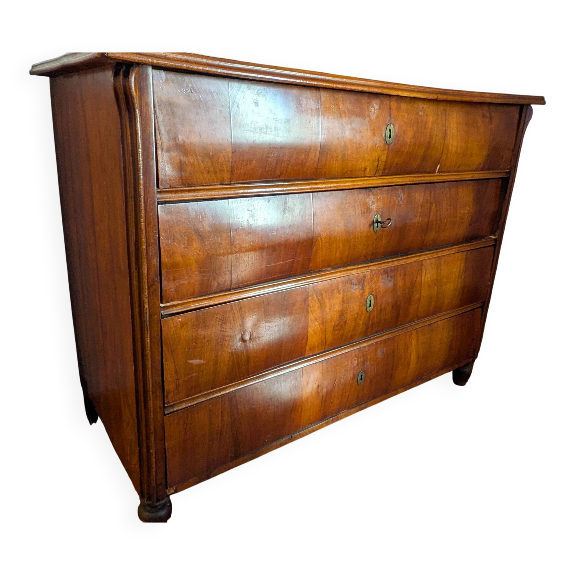 Chest of drawers with 4 drawers in cherry wood with a mirror in classic style – beautiful dimensions.
