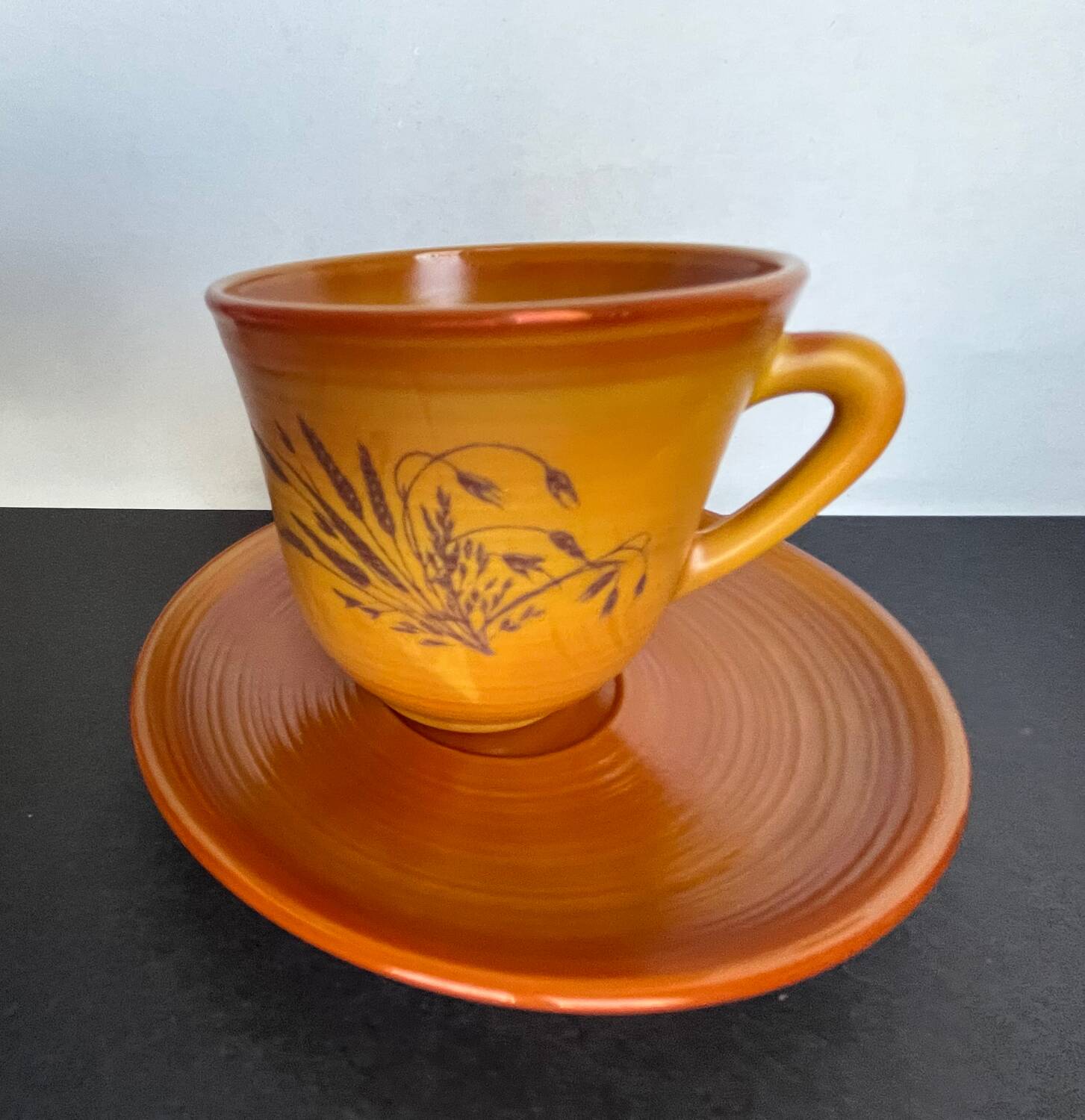 6 coffee cups + saucers