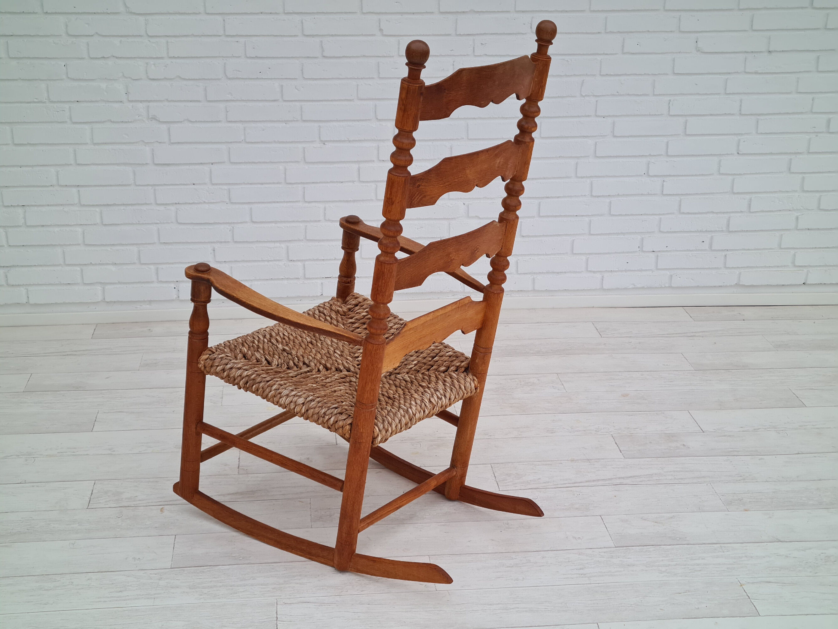 Rocking-chair, oak wood, natural fiber