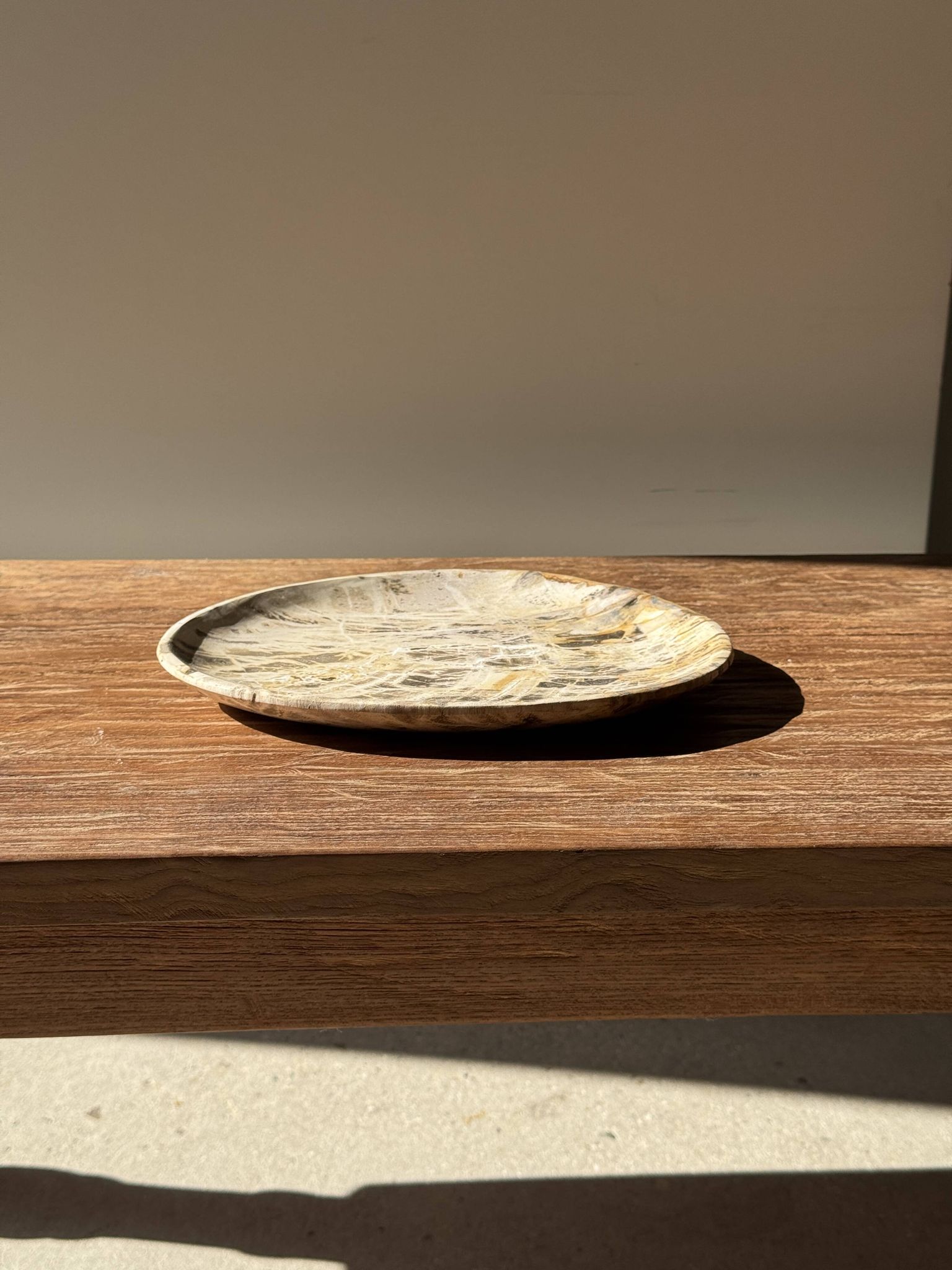 Petit vide poche ou plat en bois pétrifié blanc quadrillé brun D25-20,5