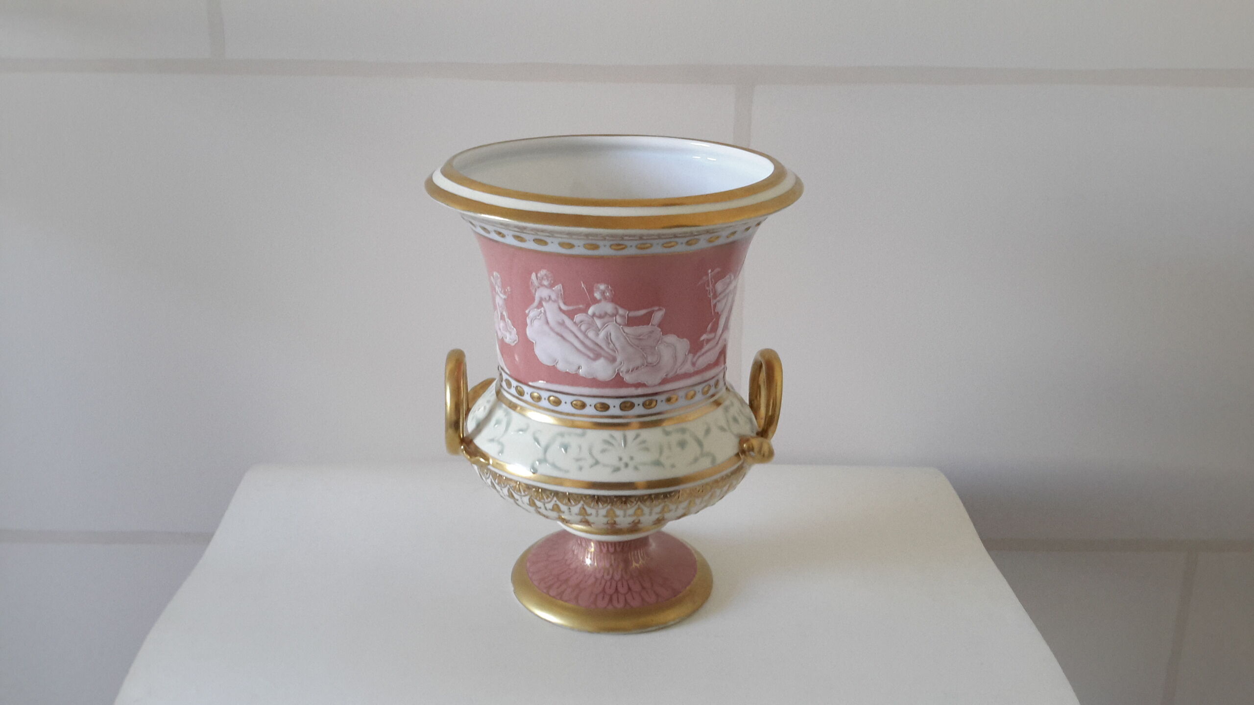 Porcelain of Sèvres Medici of the 19th century