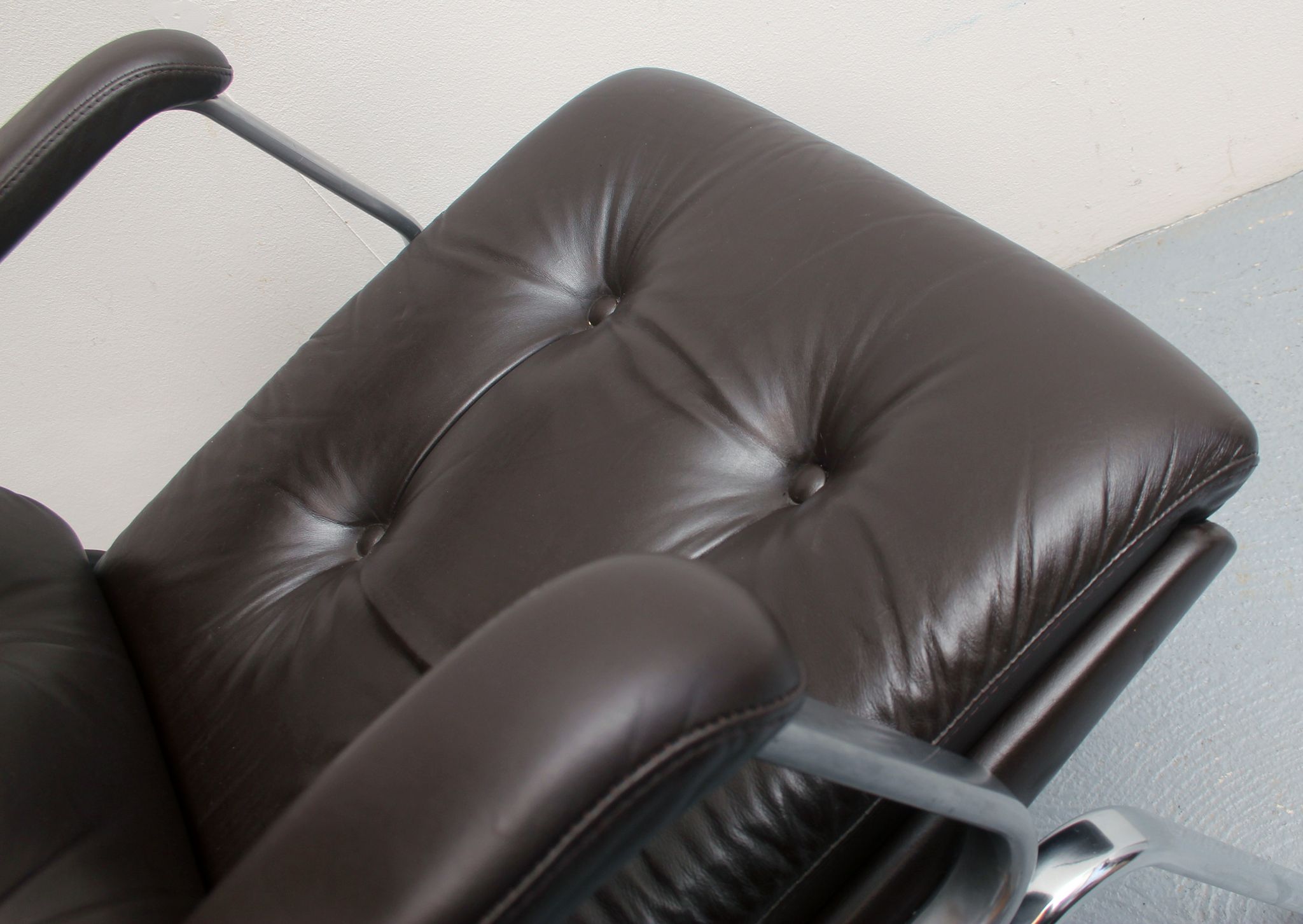 Fauteuil en cuir Drabert marron foncé des années 1970