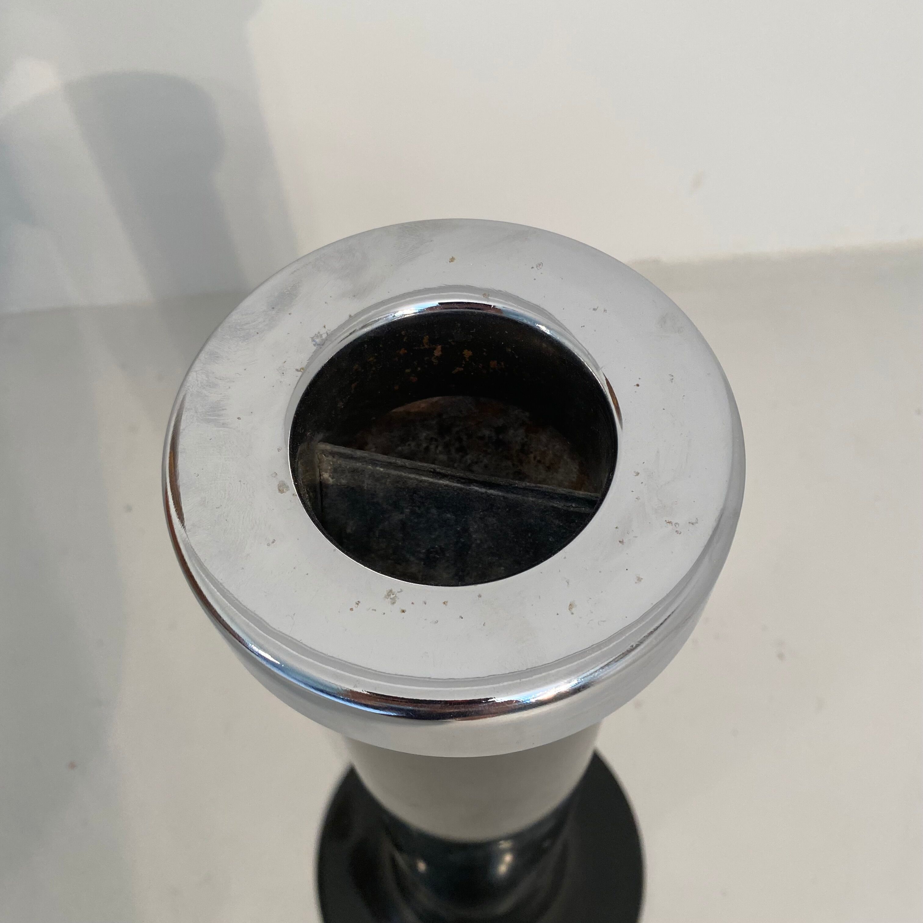 Joe Colombo's standing ashtray for Stilnovo. Italy 1968