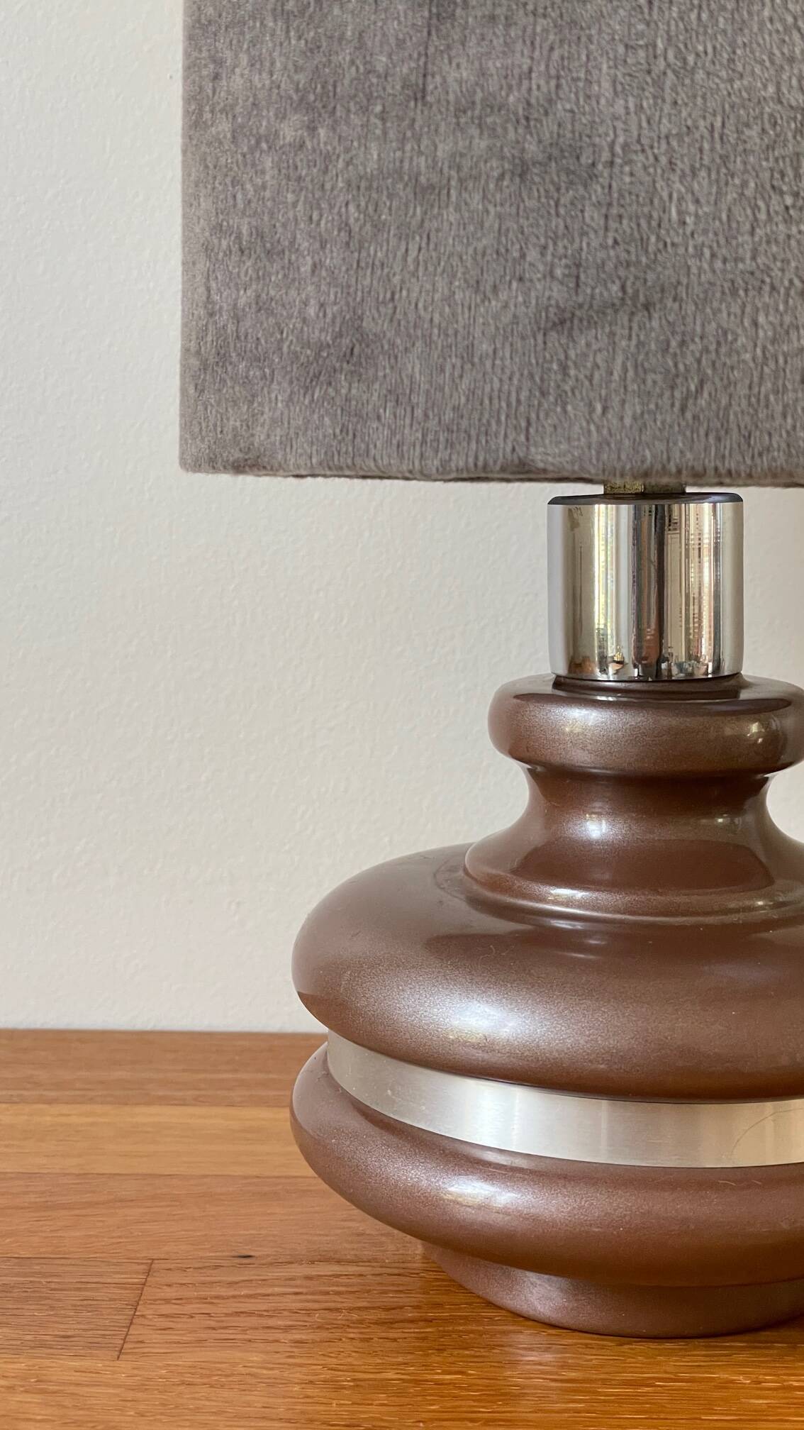 Ceramic lamp with aluminum rim 70s