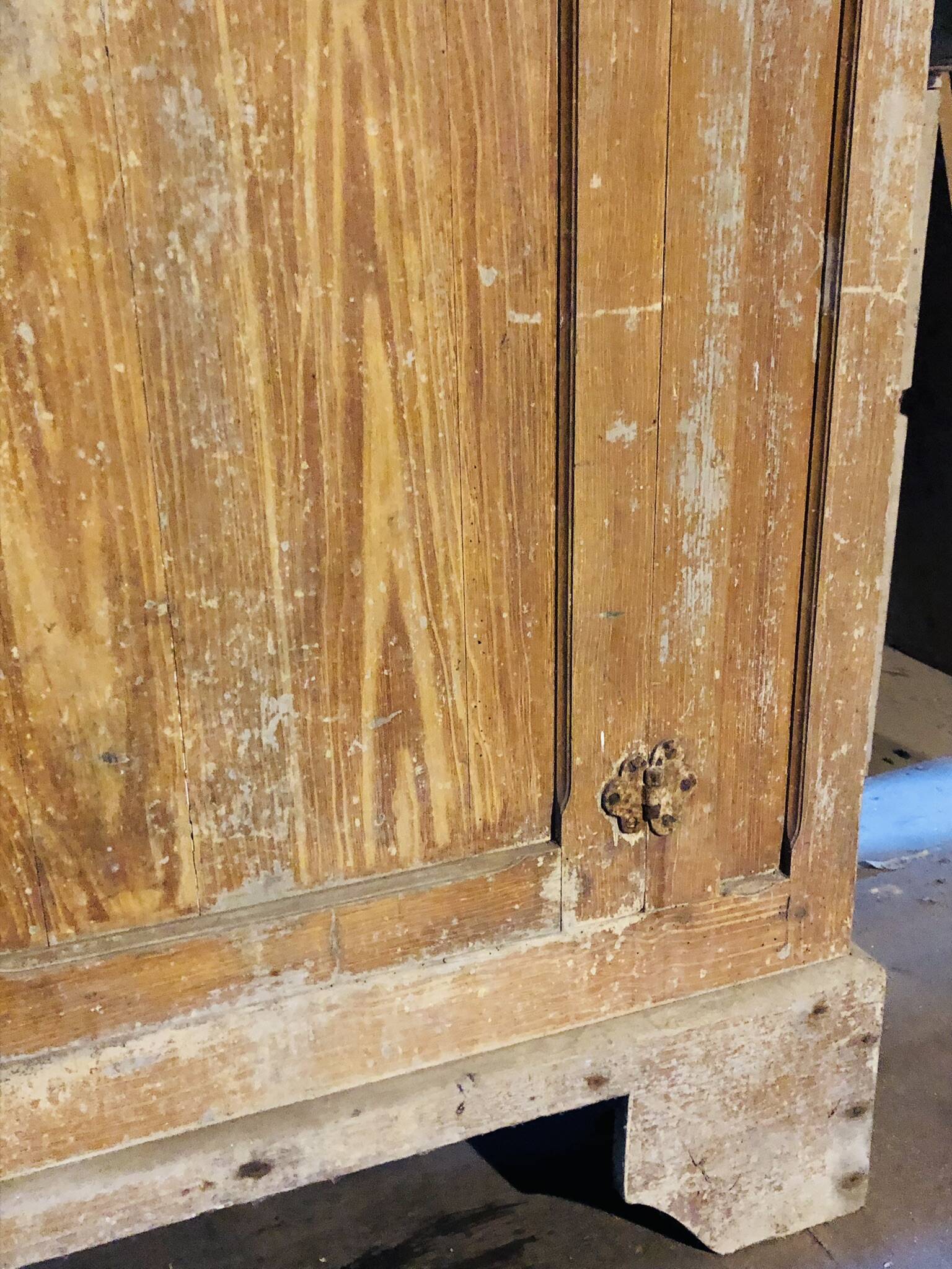 Large Fridge - Cabinet in a pretty Dijon patina from the 1900s
