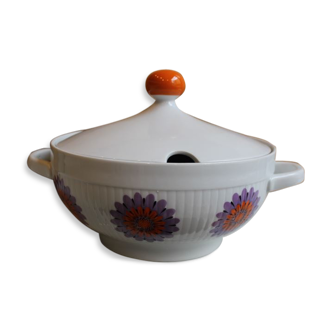 Soup tureen