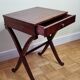 Paire de chevets de style Empire en acajou, bois de placage et finitions en laiton