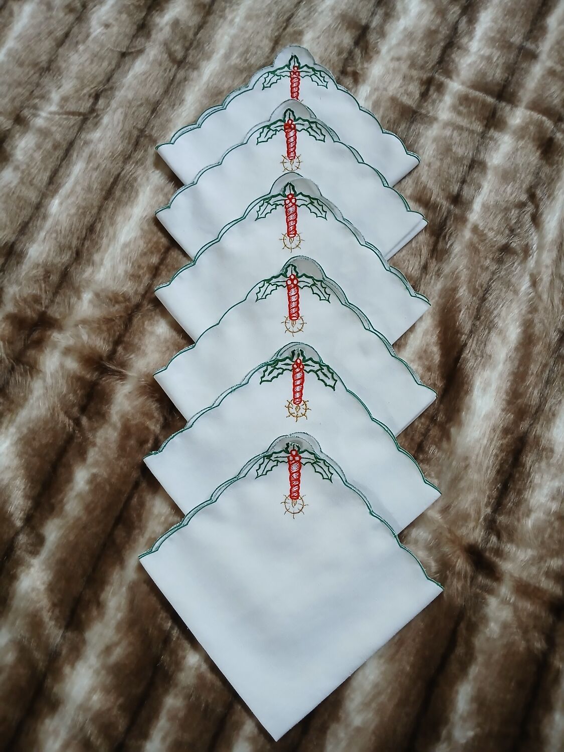 6 serviettes de table brodées anciennes 