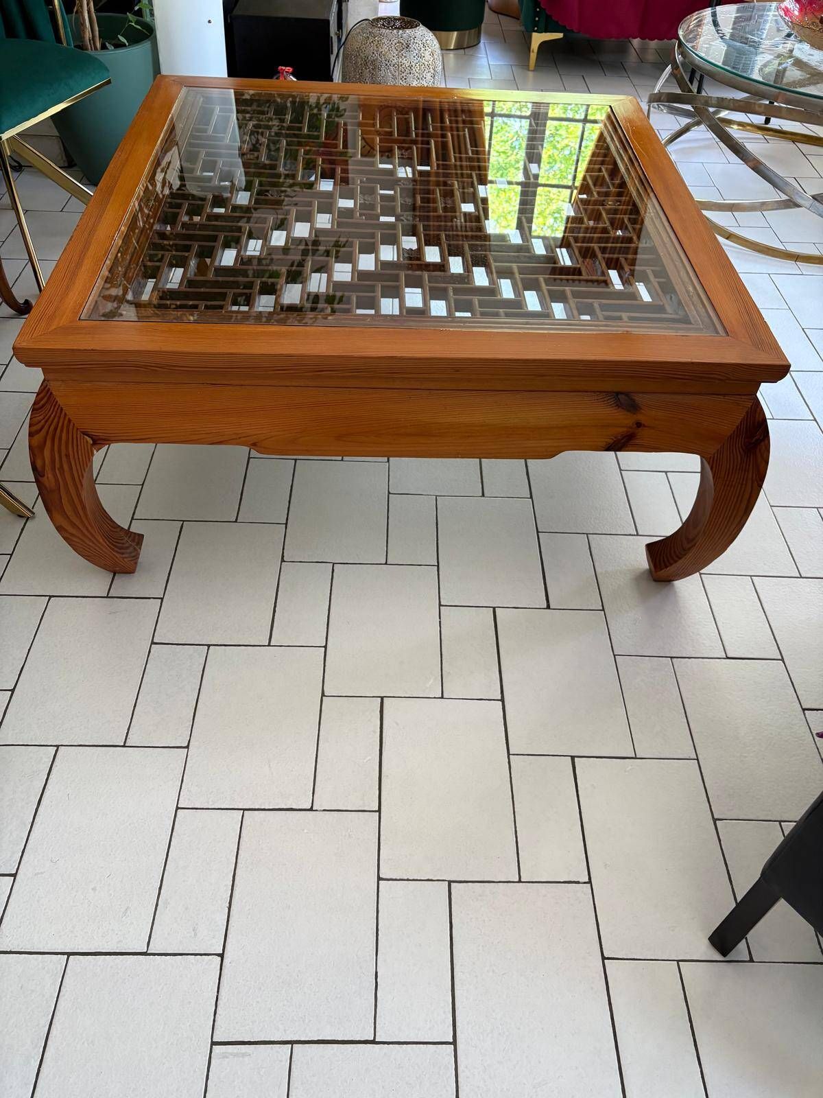 Large Chinese/Asian coffee table in wood – latticework decoration under varnish.