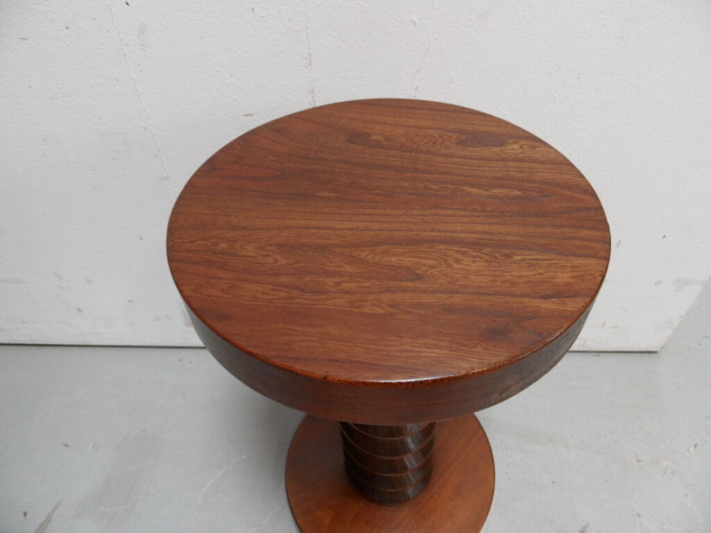Vintage round sidetable